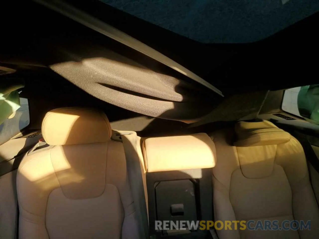10 fotografías del automóvil dañado YV4102DK1L1504211 VOLVO XC60 2020