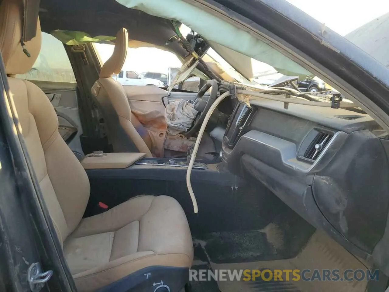 7 fotografías del automóvil dañado YV4102DK1L1504211 VOLVO XC60 2020