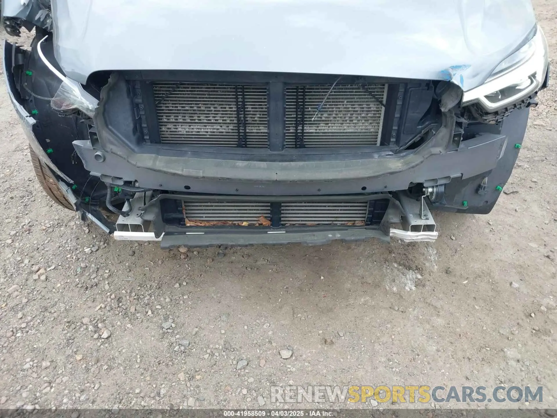 19 fotografías del automóvil dañado YV4102DK2L1589947 VOLVO XC60 2020