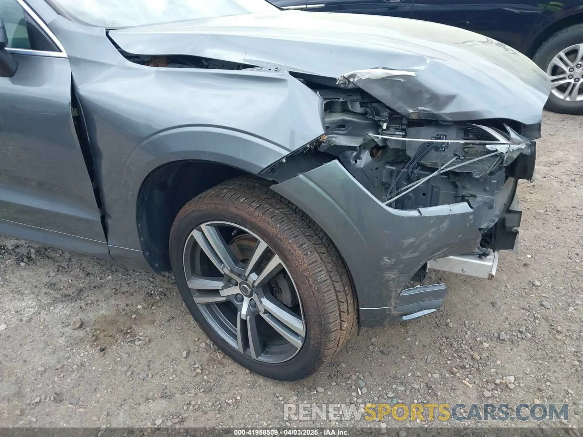 20 fotografías del automóvil dañado YV4102DK2L1589947 VOLVO XC60 2020