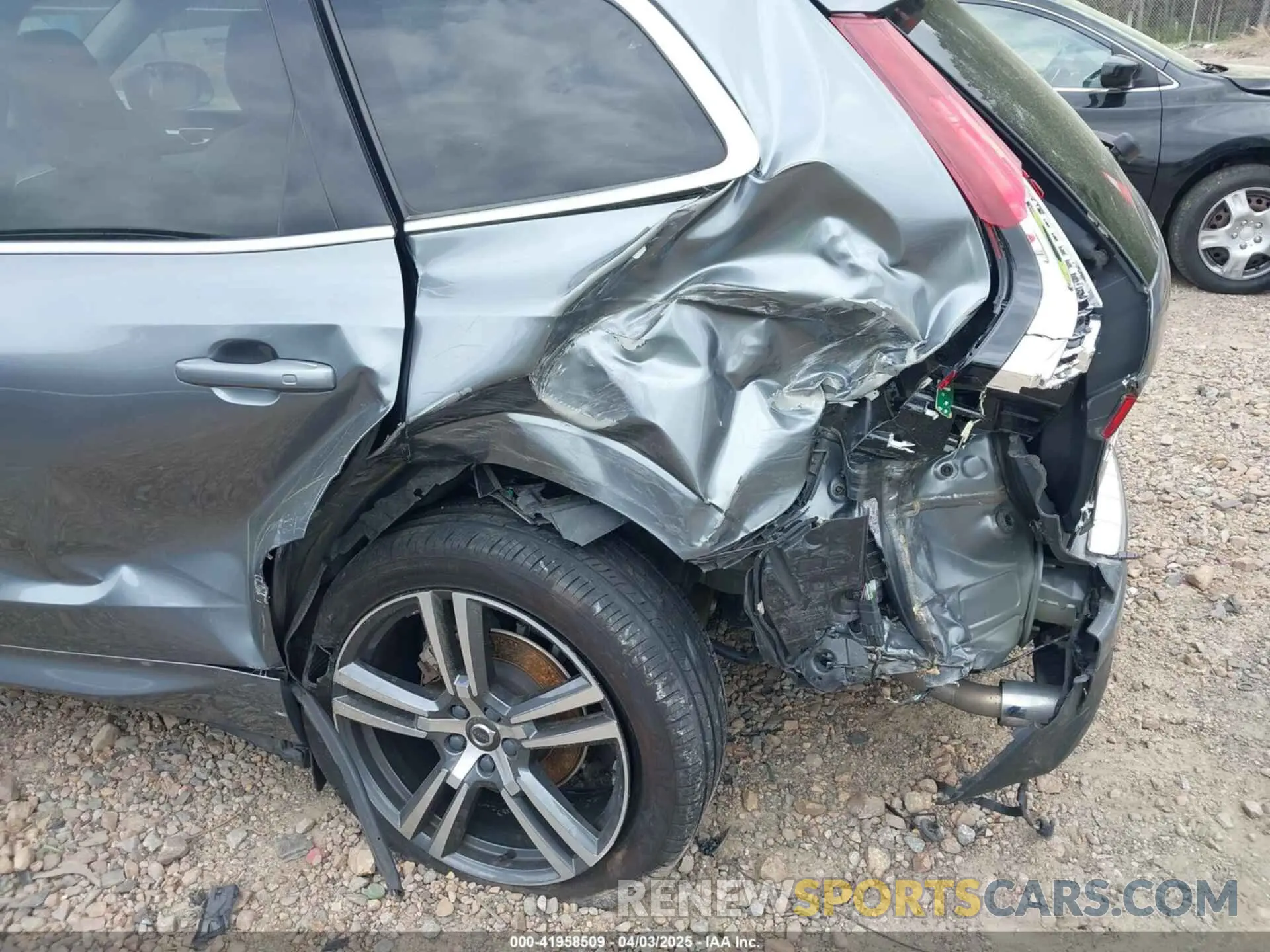 6 fotografías del automóvil dañado YV4102DK2L1589947 VOLVO XC60 2020