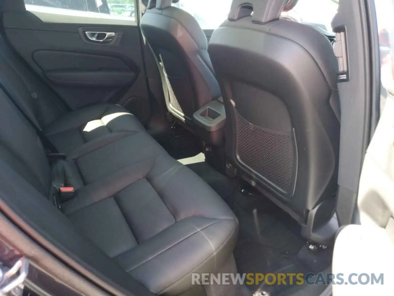 11 fotografías del automóvil dañado YV4102DK3L1436039 VOLVO XC60 2020