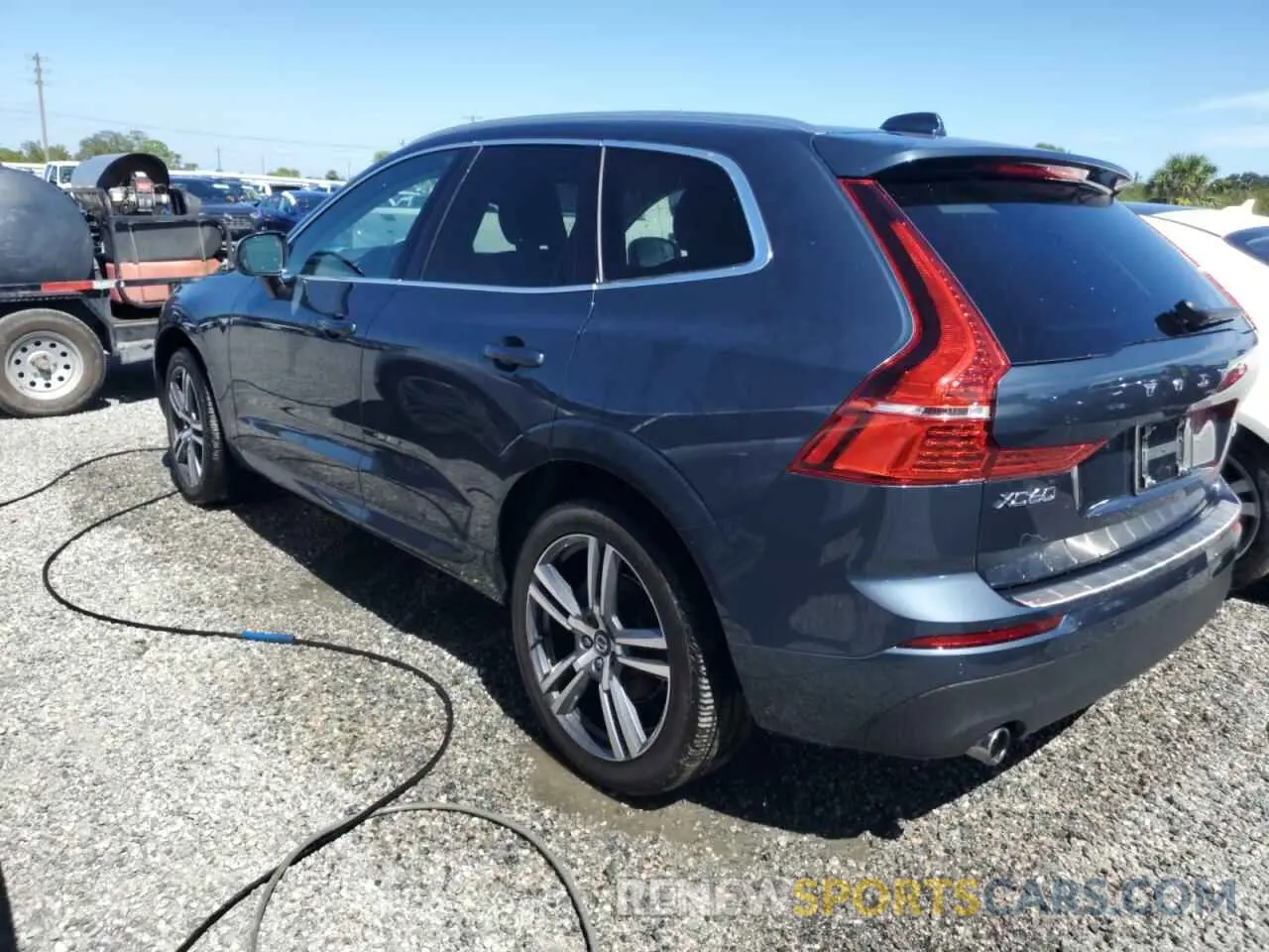 2 fotografías del automóvil dañado YV4102DK3L1436039 VOLVO XC60 2020