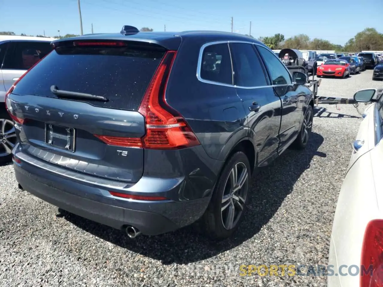 3 fotografías del automóvil dañado YV4102DK3L1436039 VOLVO XC60 2020
