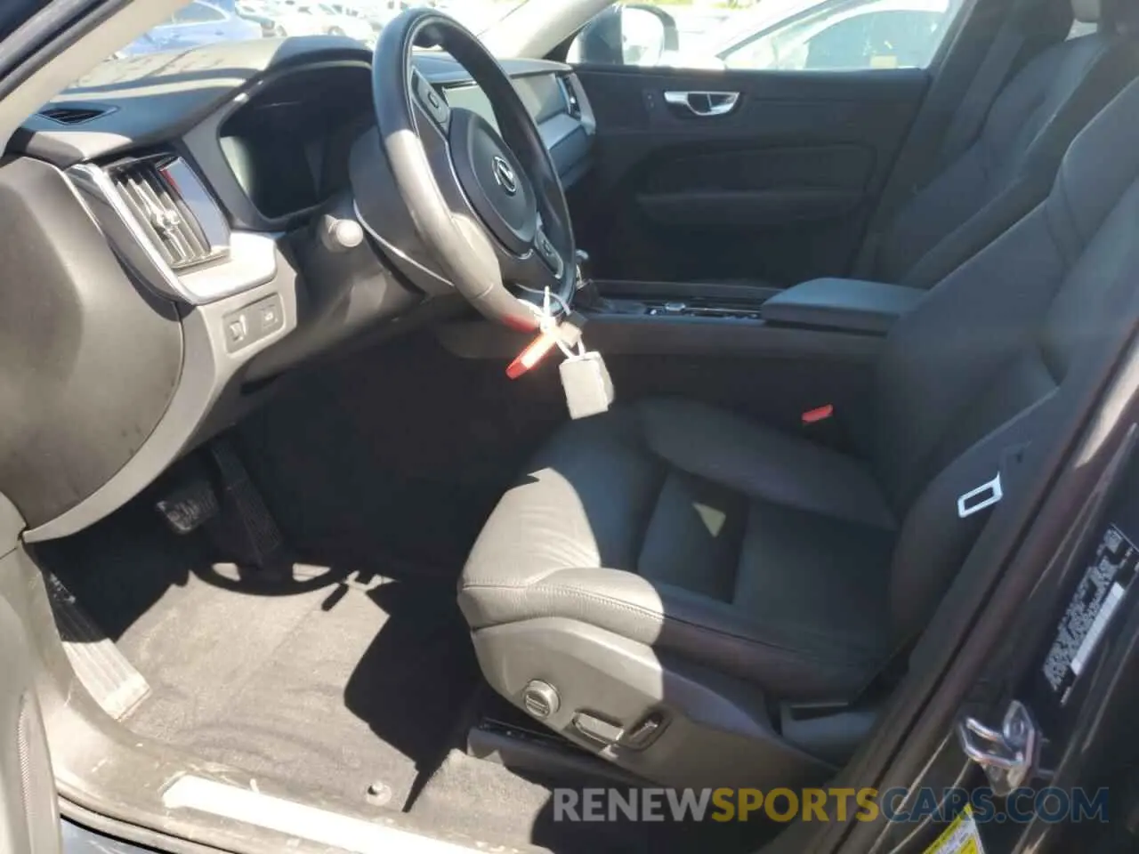 7 fotografías del automóvil dañado YV4102DK3L1436039 VOLVO XC60 2020