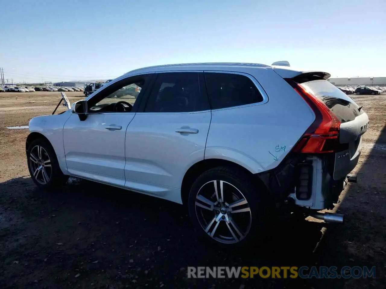 2 fotografías del automóvil dañado YV4102DK5L1418500 VOLVO XC60 2020