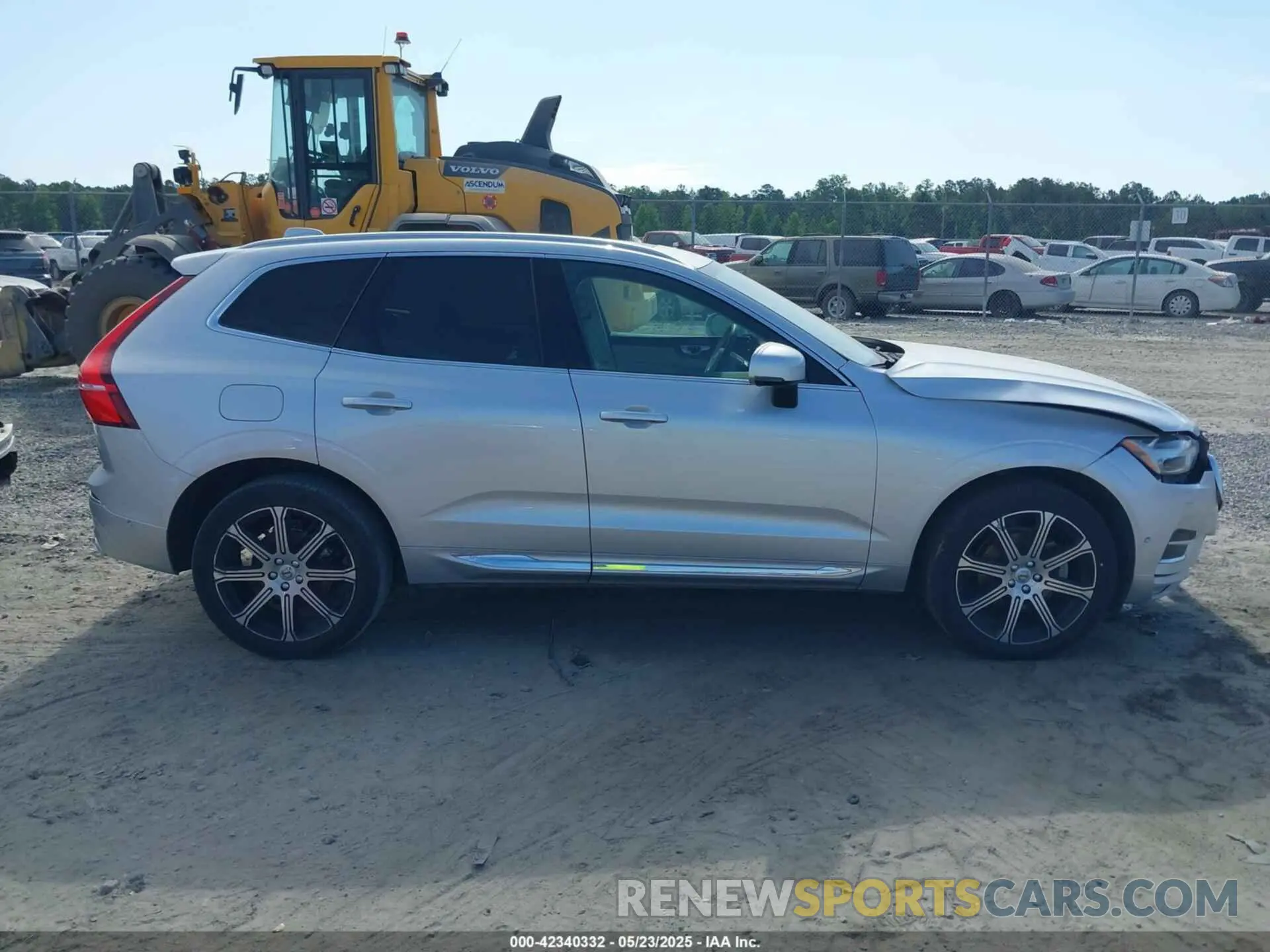 13 fotografías del automóvil dañado YV4102DL3L1525862 VOLVO XC60 2020