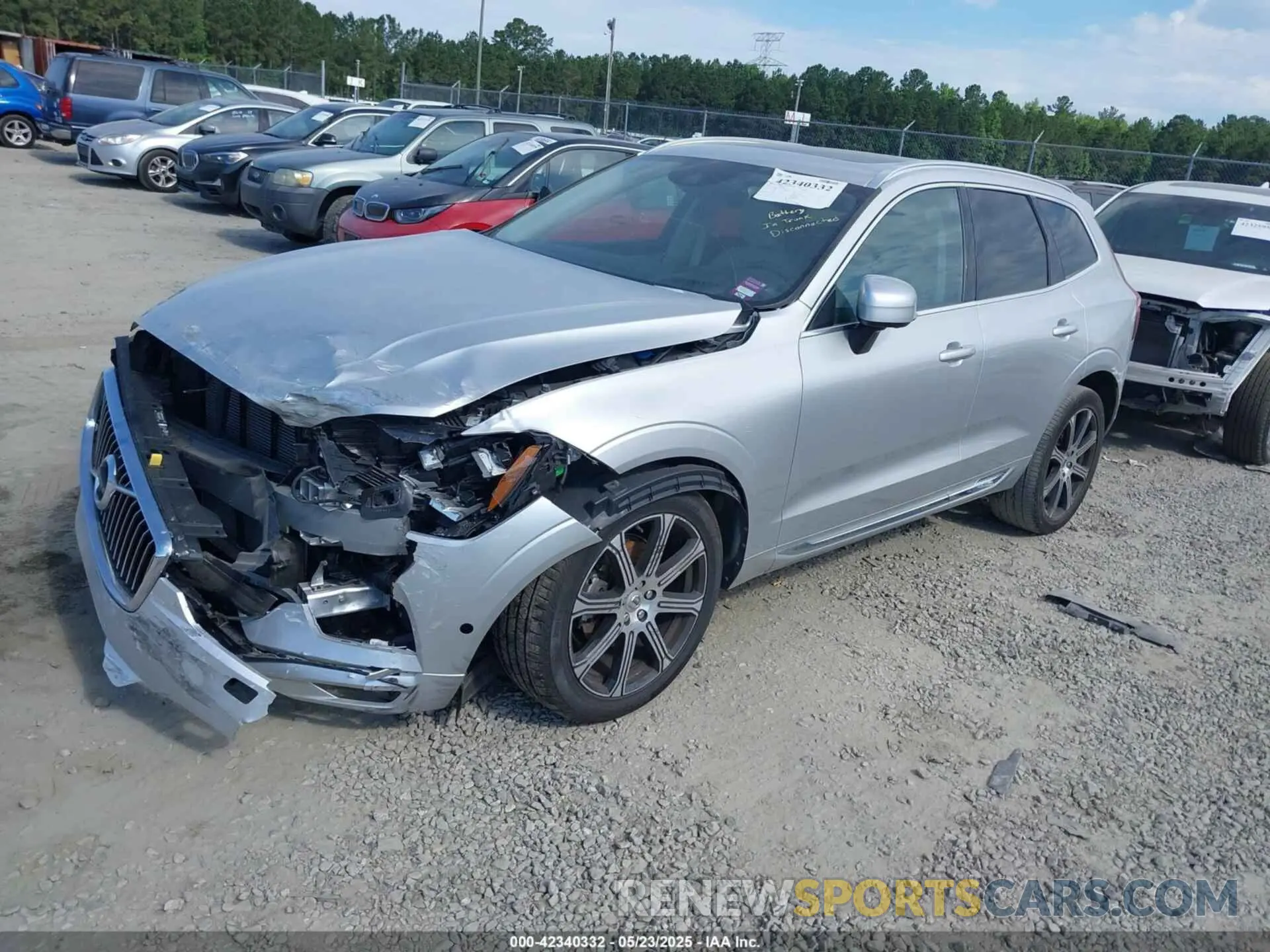 2 fotografías del automóvil dañado YV4102DL3L1525862 VOLVO XC60 2020