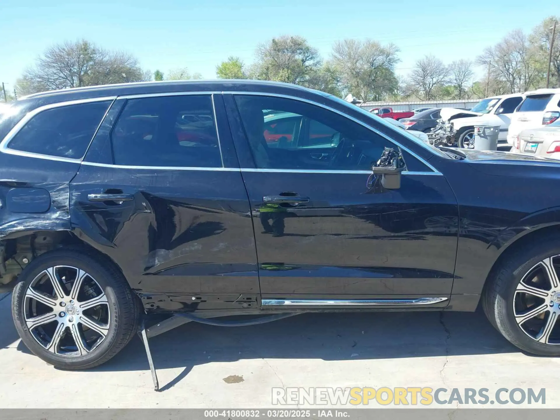 14 fotografías del automóvil dañado YV4102DL4L1535820 VOLVO XC60 2020