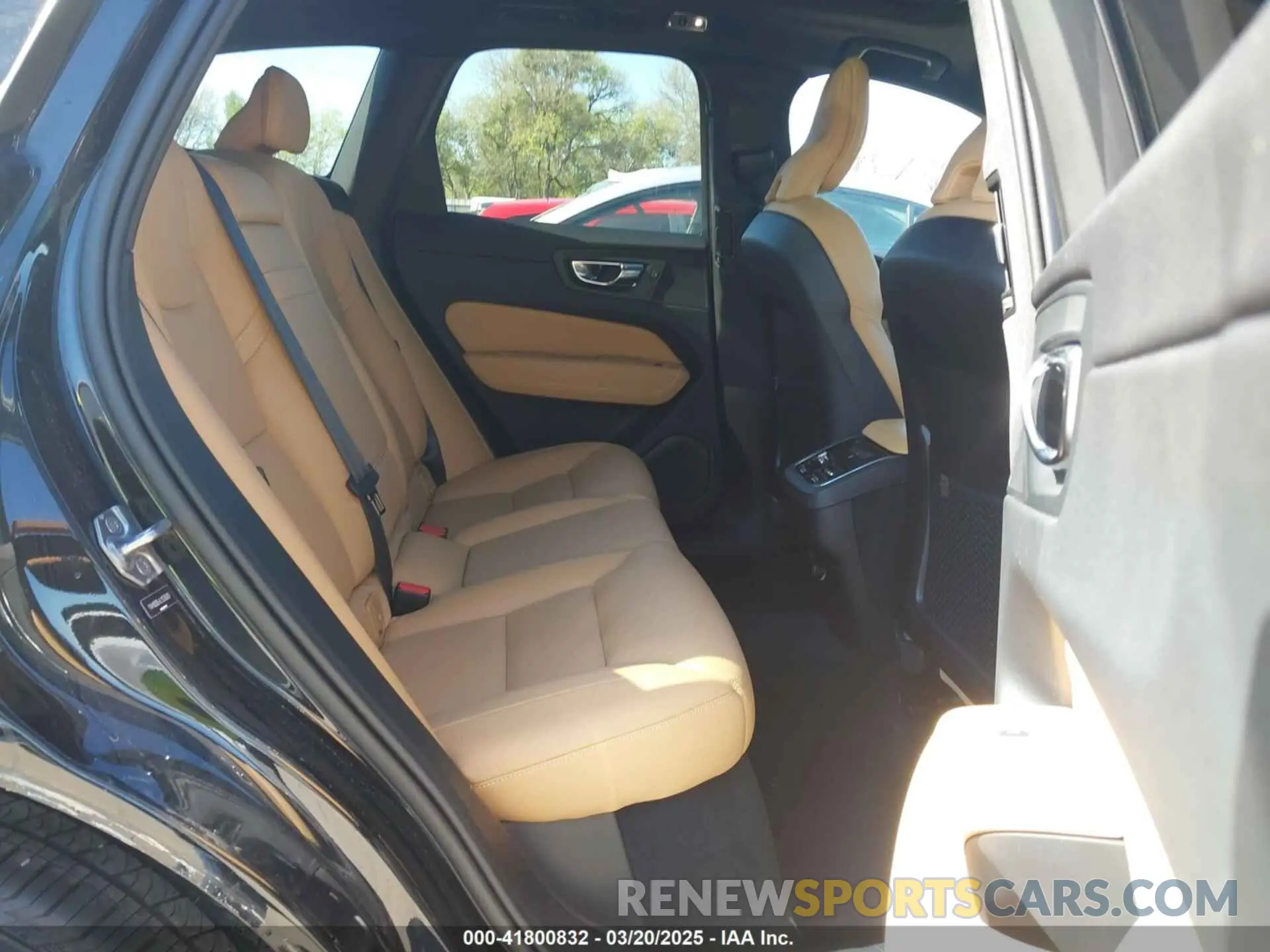 8 fotografías del automóvil dañado YV4102DL4L1535820 VOLVO XC60 2020