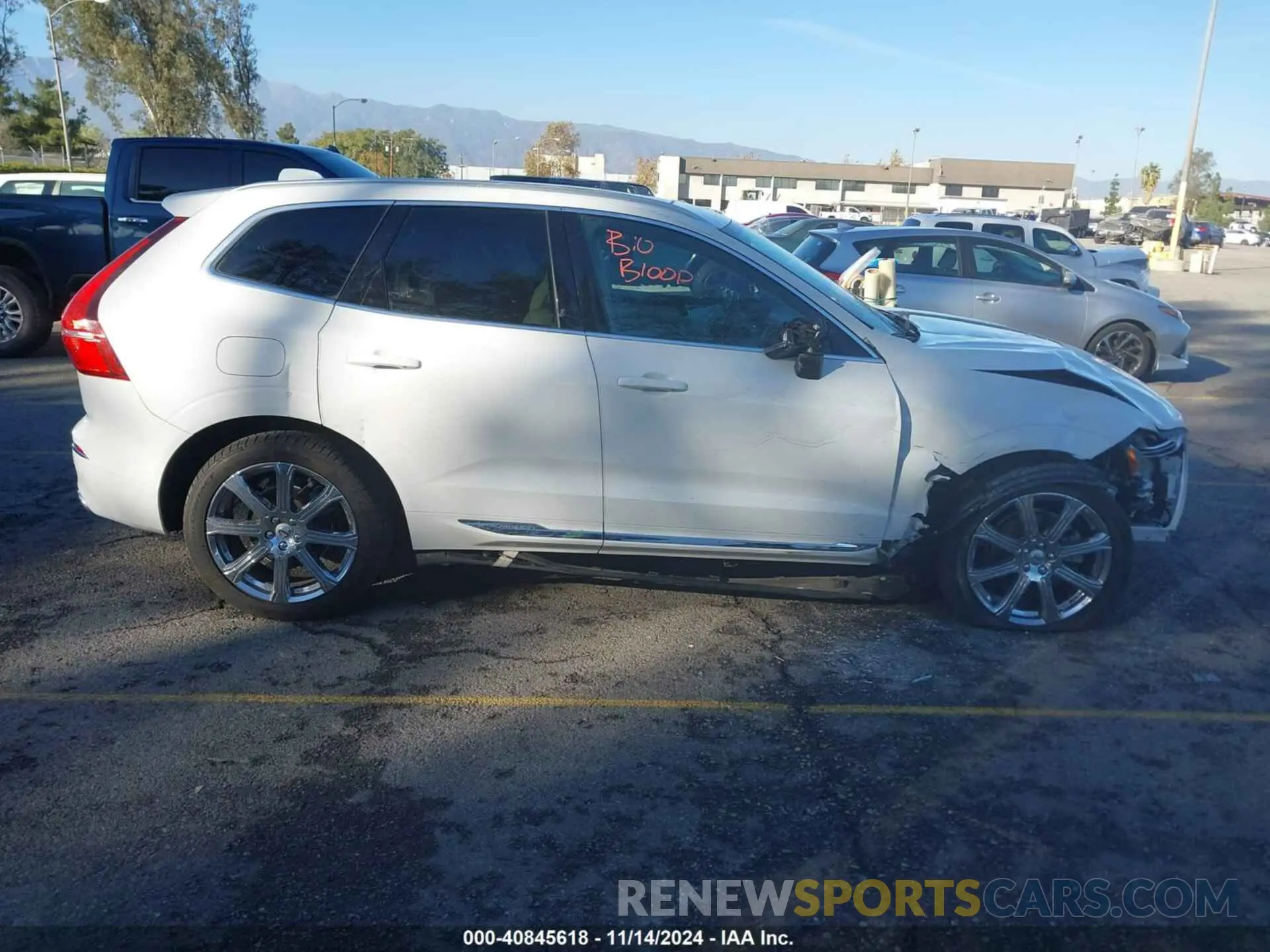 14 fotografías del automóvil dañado YV4102DLXL1512610 VOLVO XC60 2020