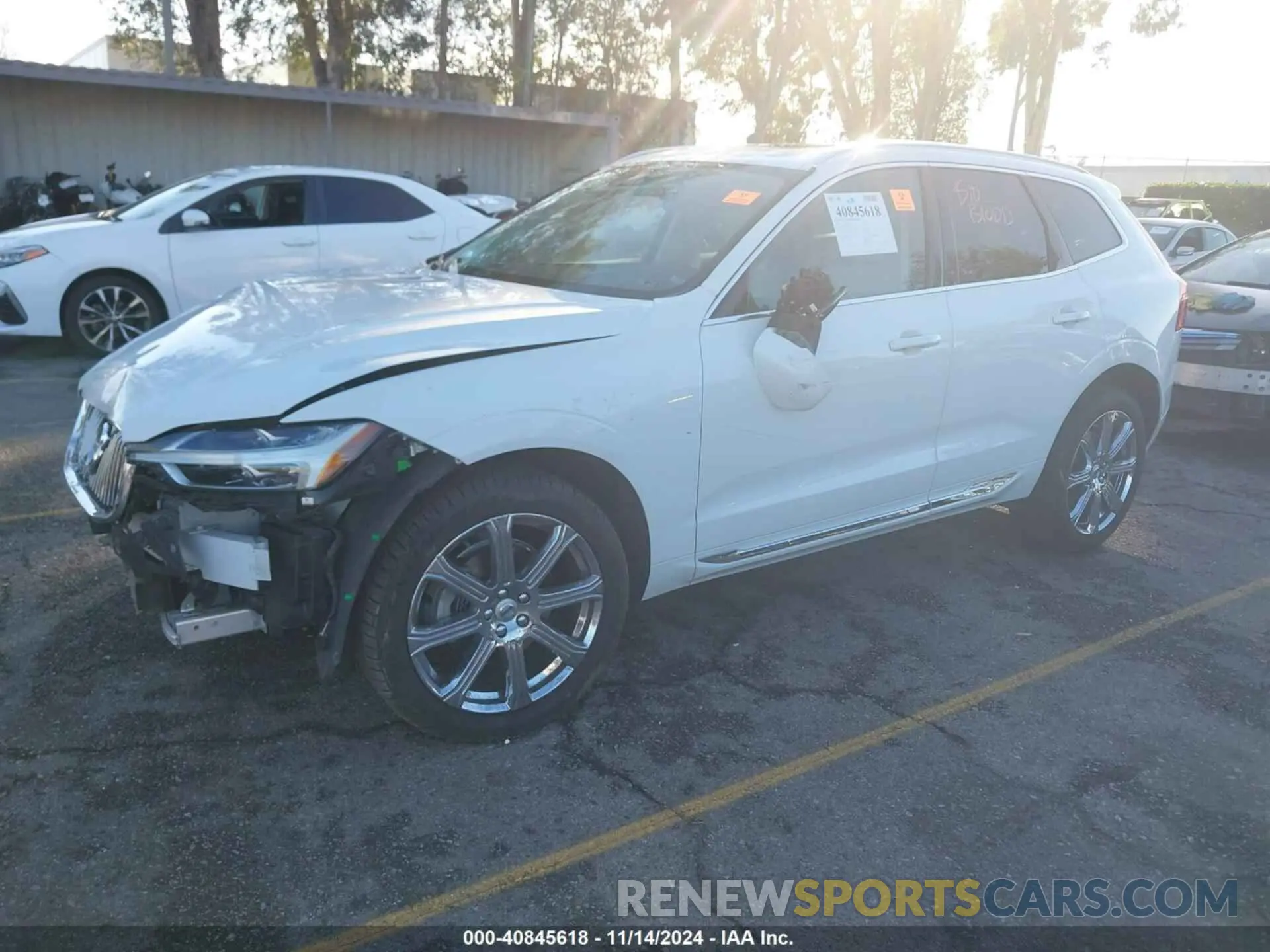 2 fotografías del automóvil dañado YV4102DLXL1512610 VOLVO XC60 2020