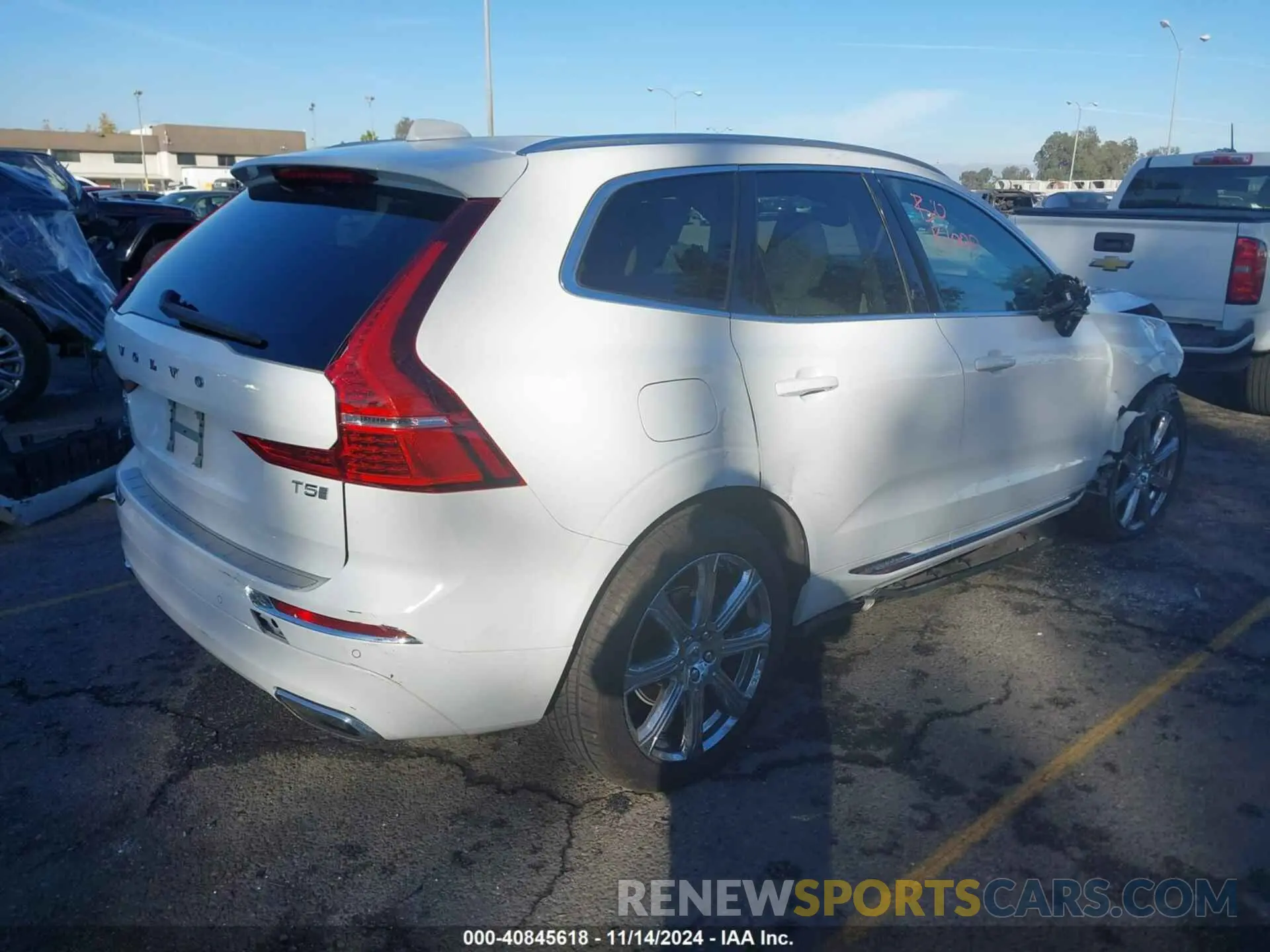 4 fotografías del automóvil dañado YV4102DLXL1512610 VOLVO XC60 2020