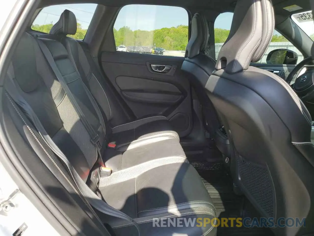 11 fotografías del automóvil dañado YV4102DM1L1498380 VOLVO XC60 2020