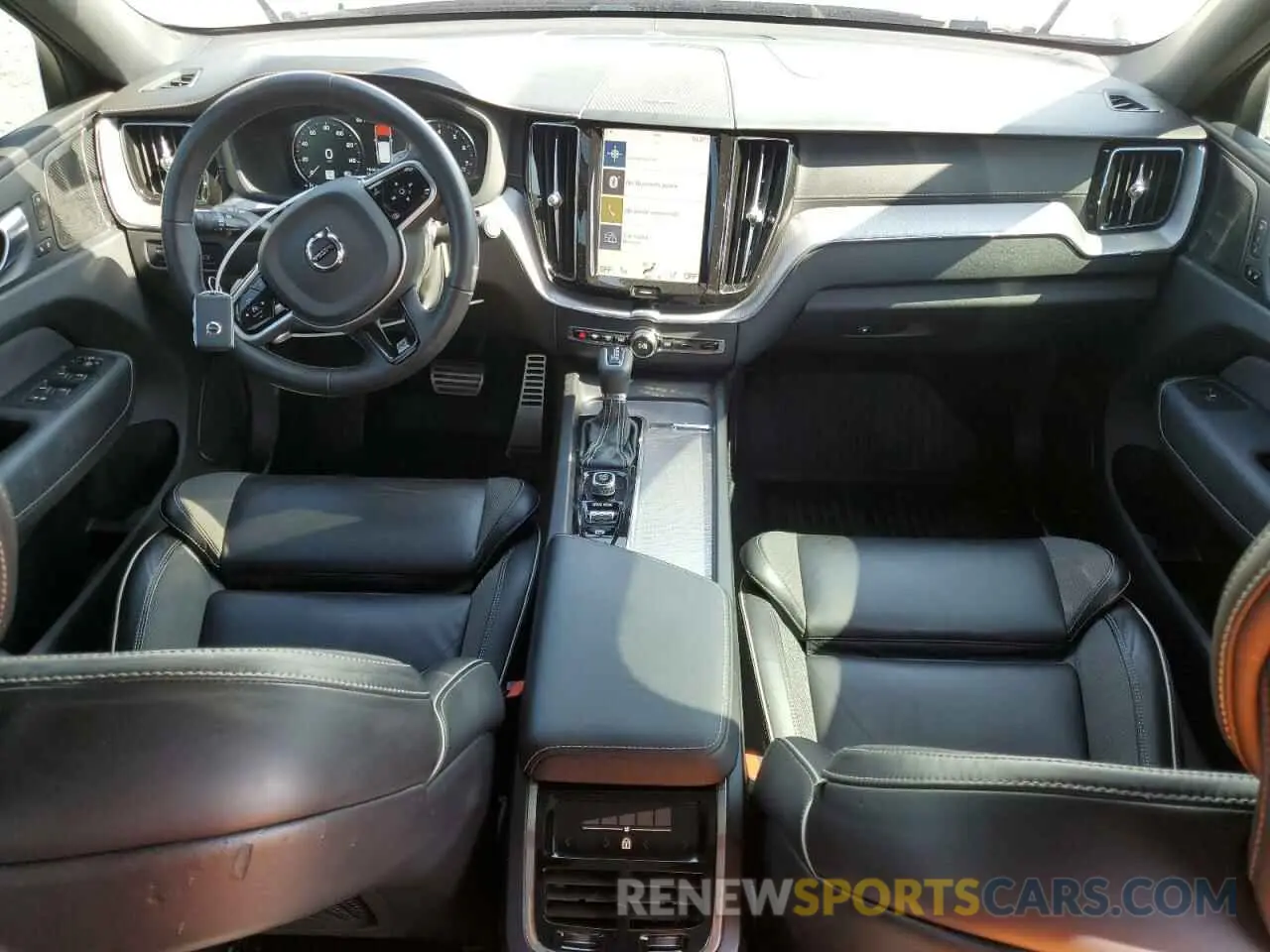8 fotografías del automóvil dañado YV4102DM1L1498380 VOLVO XC60 2020