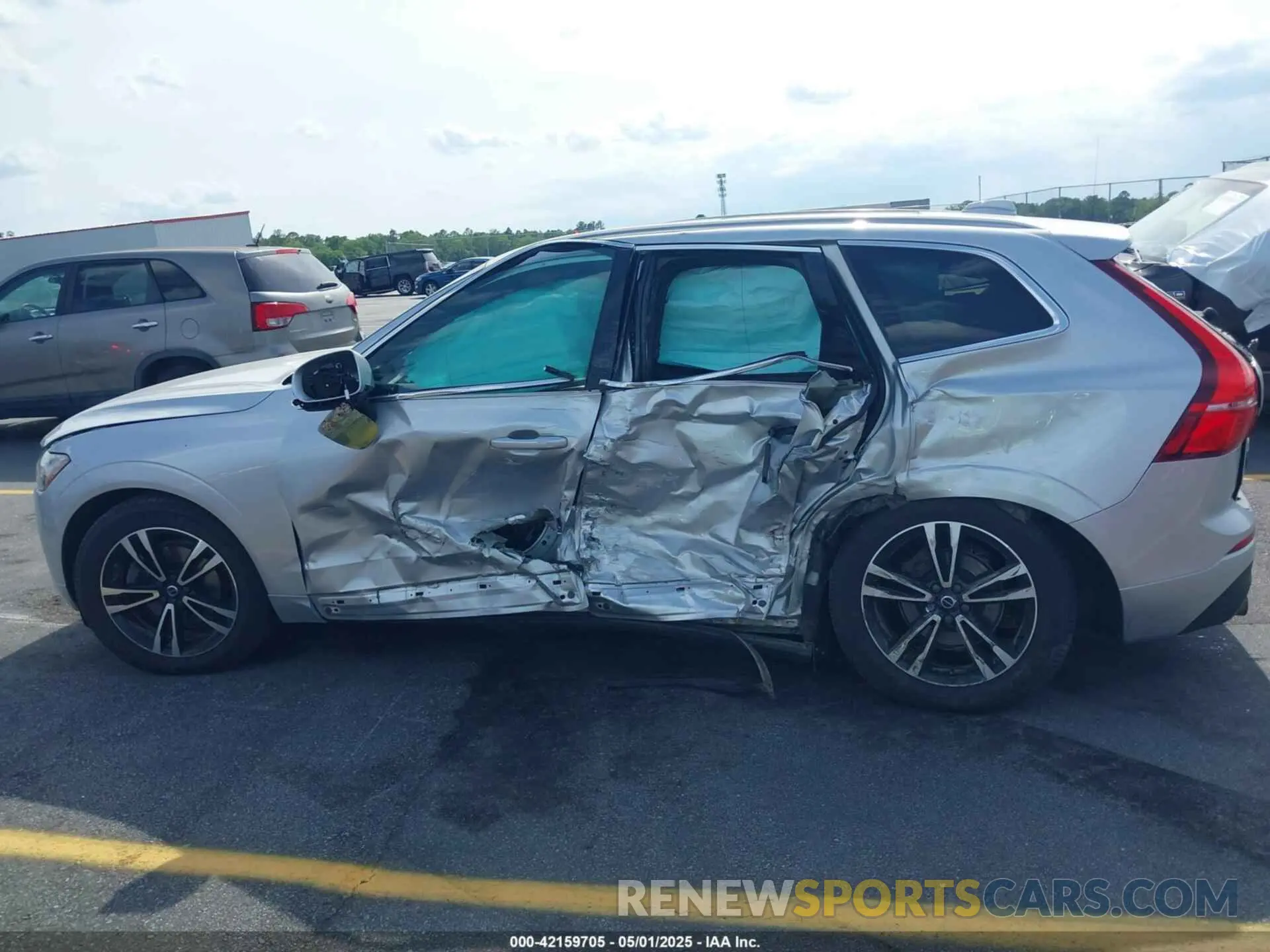 13 fotografías del automóvil dañado YV4102RK0L1478564 VOLVO XC60 2020