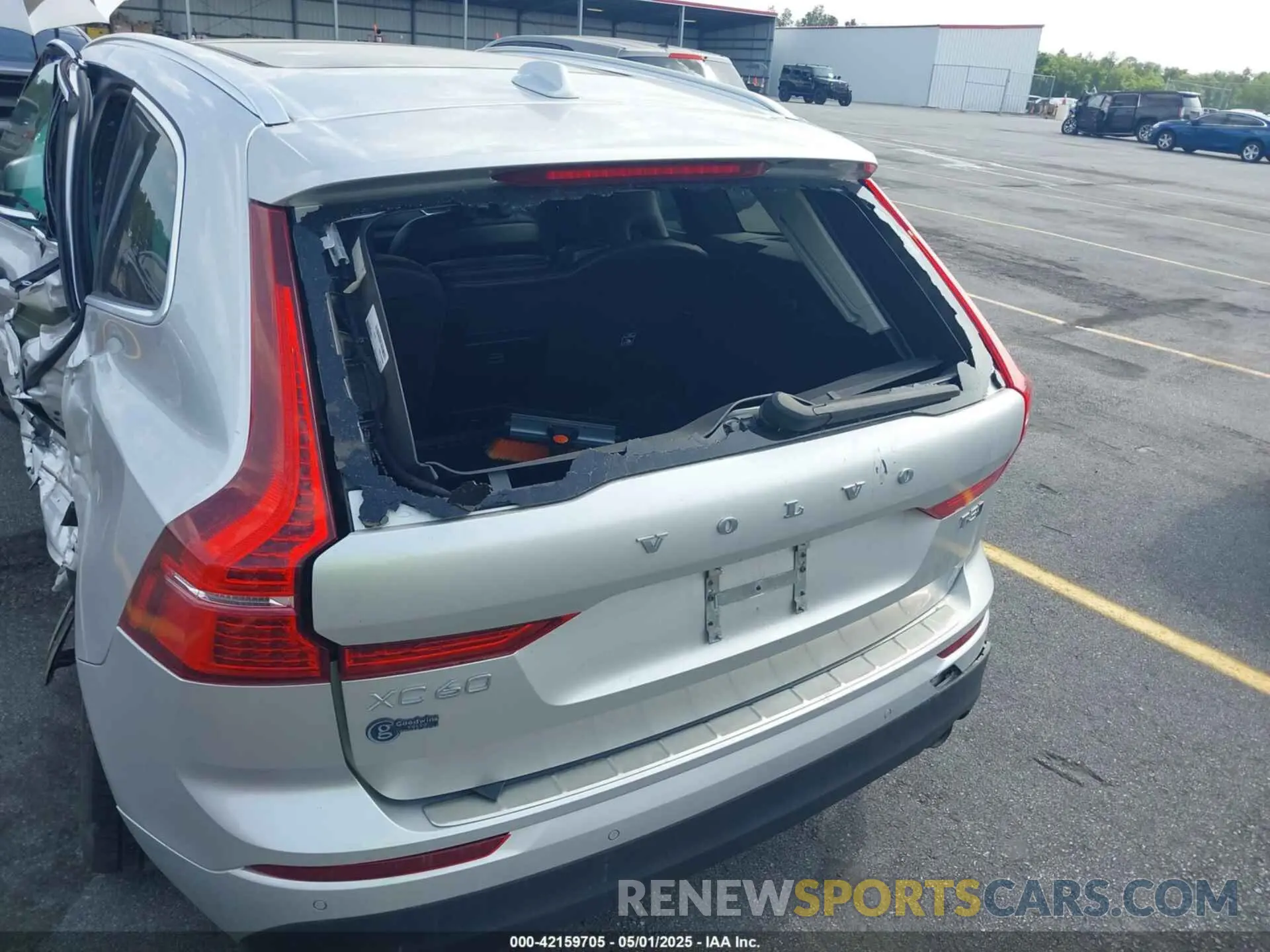 16 fotografías del automóvil dañado YV4102RK0L1478564 VOLVO XC60 2020