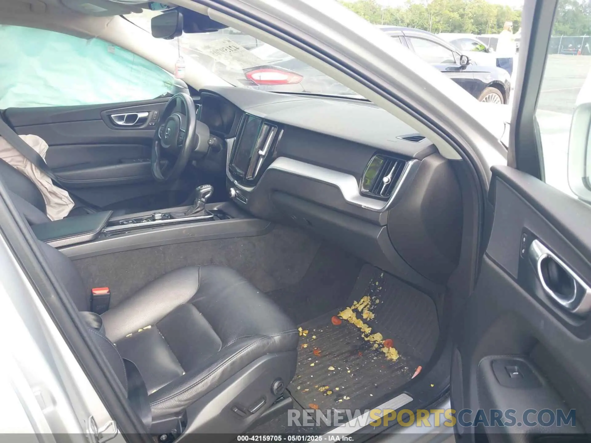 5 fotografías del automóvil dañado YV4102RK0L1478564 VOLVO XC60 2020
