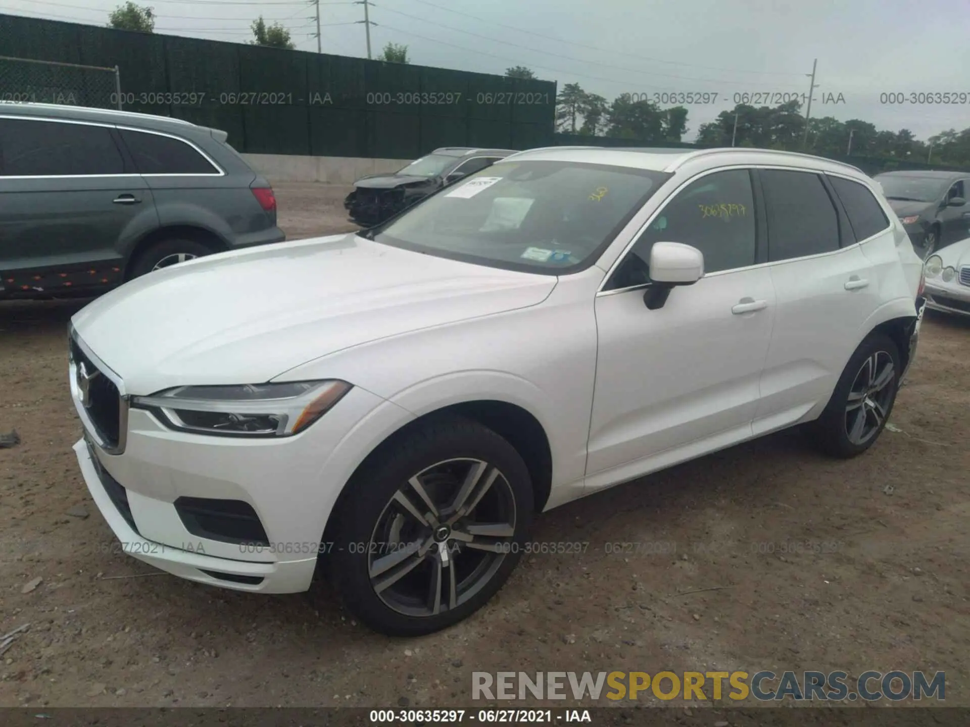 2 fotografías del automóvil dañado YV4102RK4L1554321 VOLVO XC60 2020