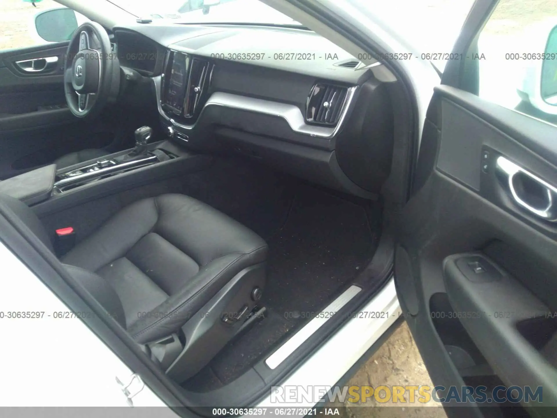 5 fotografías del automóvil dañado YV4102RK4L1554321 VOLVO XC60 2020