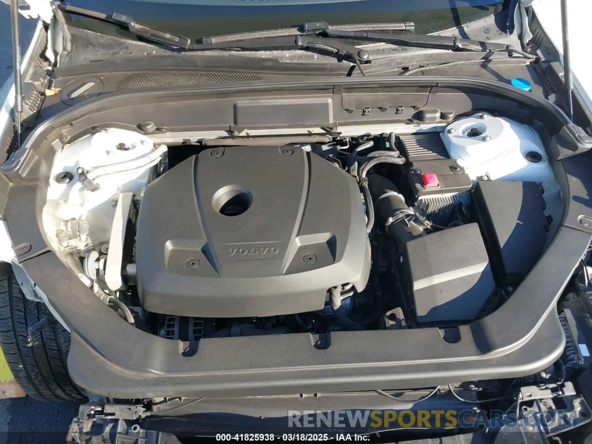 10 fotografías del automóvil dañado YV4102RK4L1582958 VOLVO XC60 2020