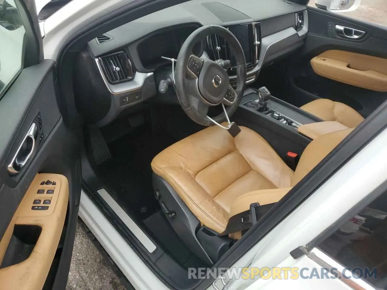 8 fotografías del automóvil dañado YV4102RK5L1601145 VOLVO XC60 2020