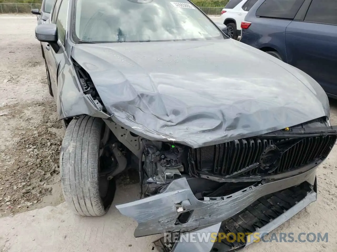 9 fotografías del automóvil dañado YV4102RK6L1440515 VOLVO XC60 2020