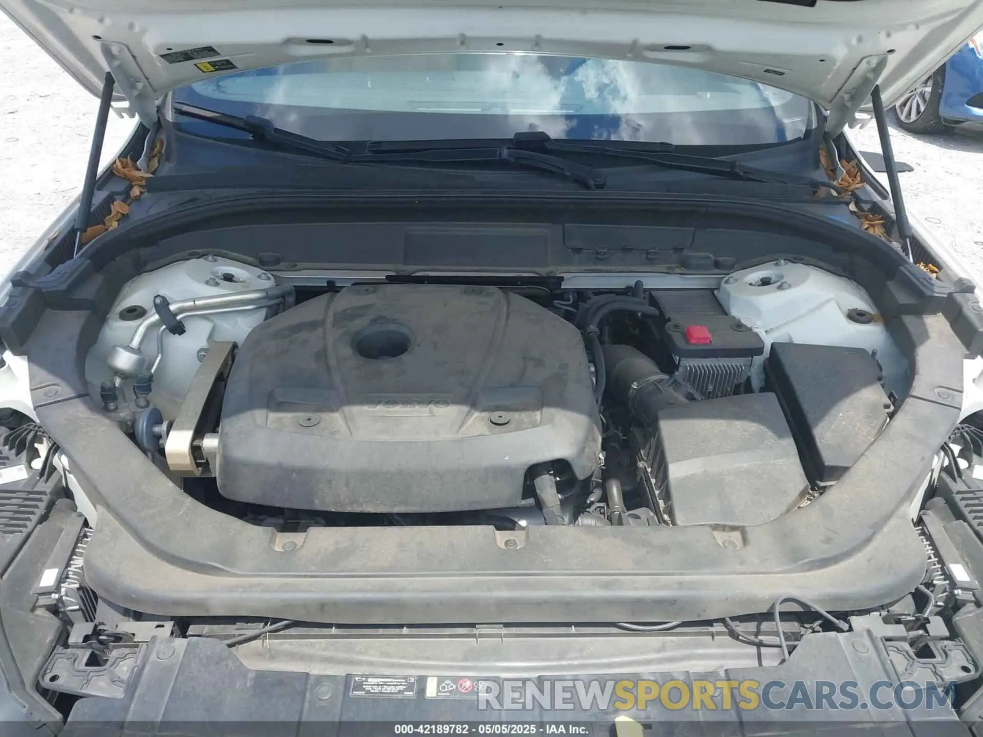 10 fotografías del automóvil dañado YV4102RK6L1582721 VOLVO XC60 2020
