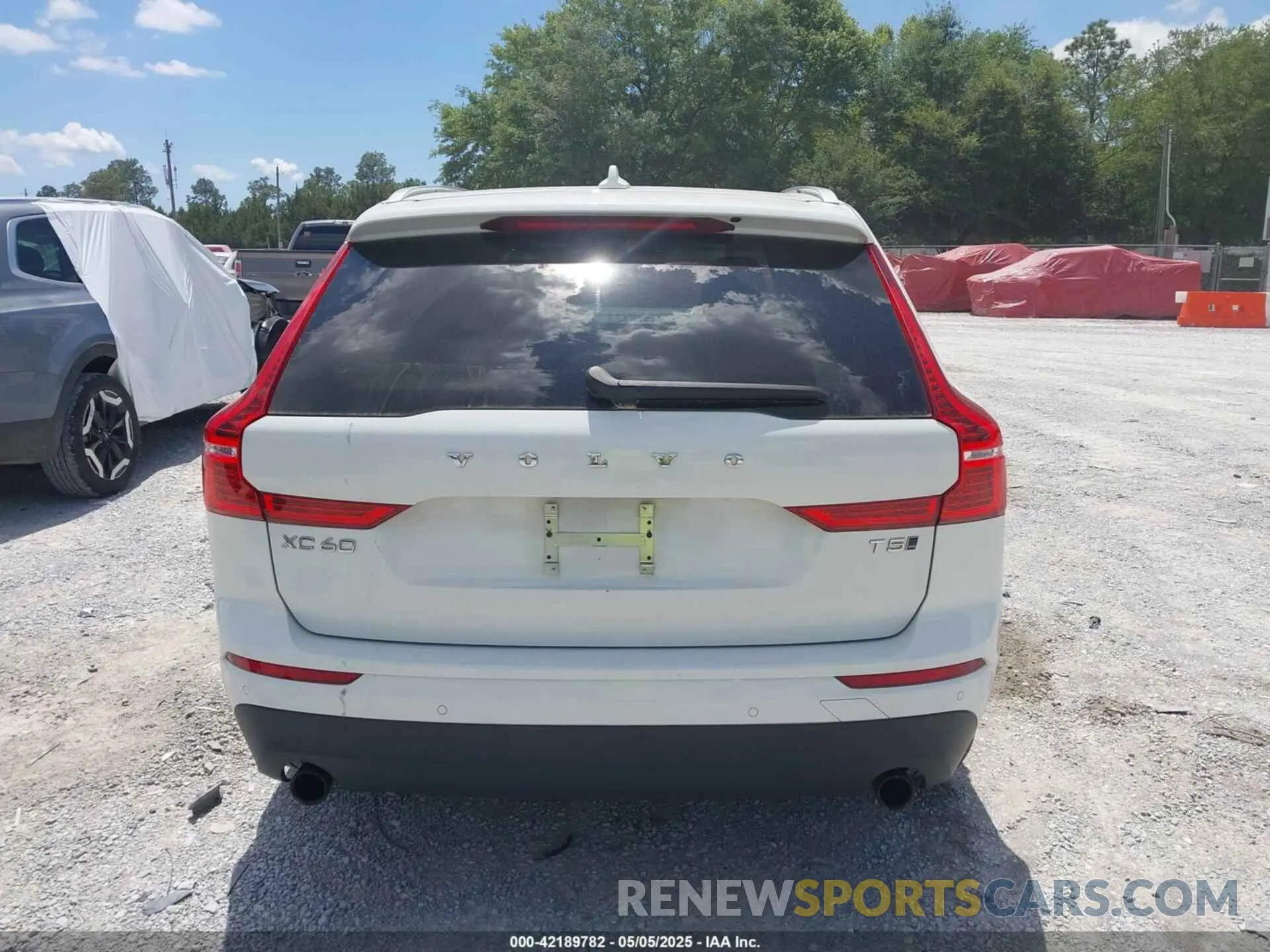 16 fotografías del automóvil dañado YV4102RK6L1582721 VOLVO XC60 2020
