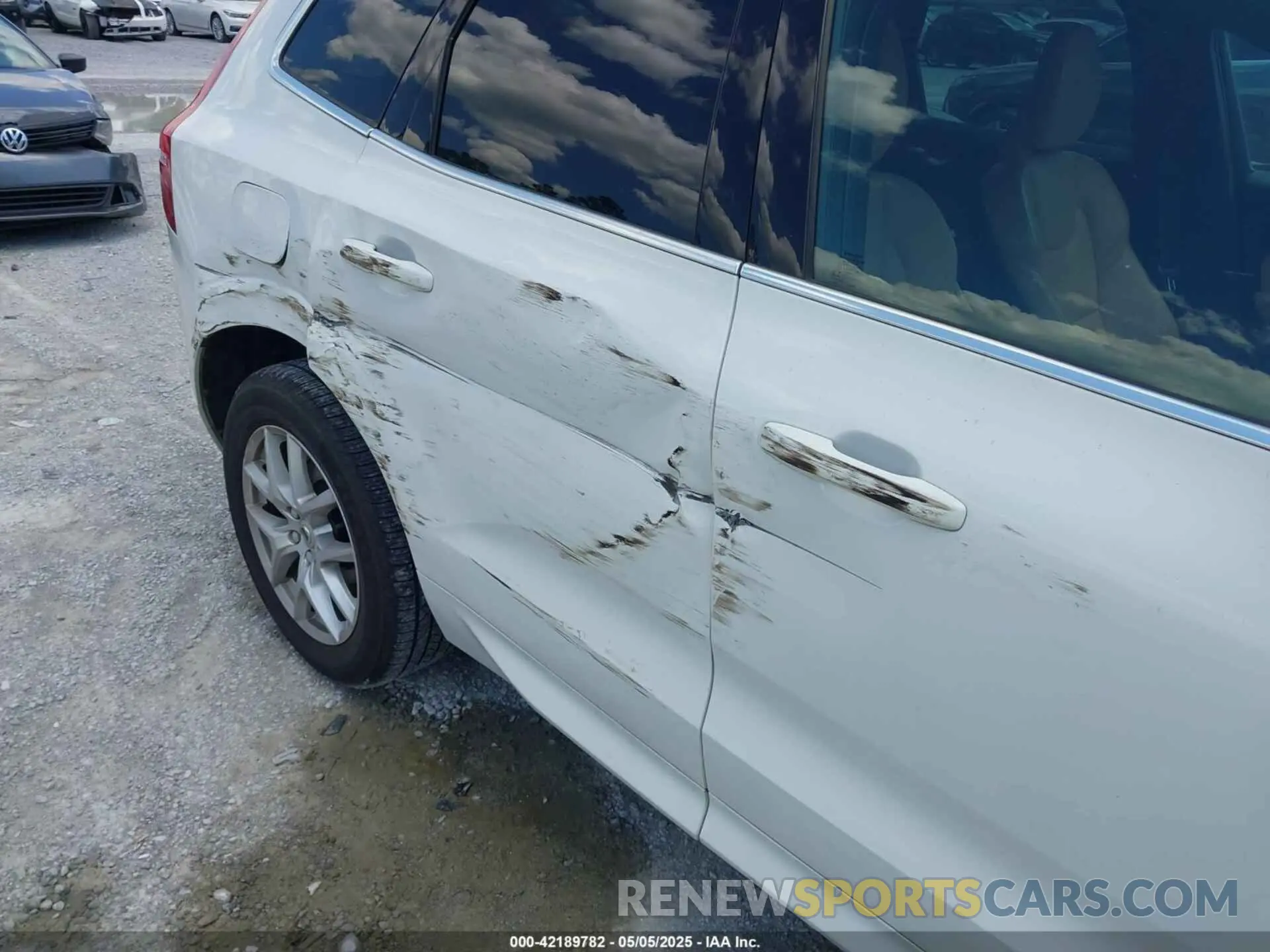 6 fotografías del automóvil dañado YV4102RK6L1582721 VOLVO XC60 2020