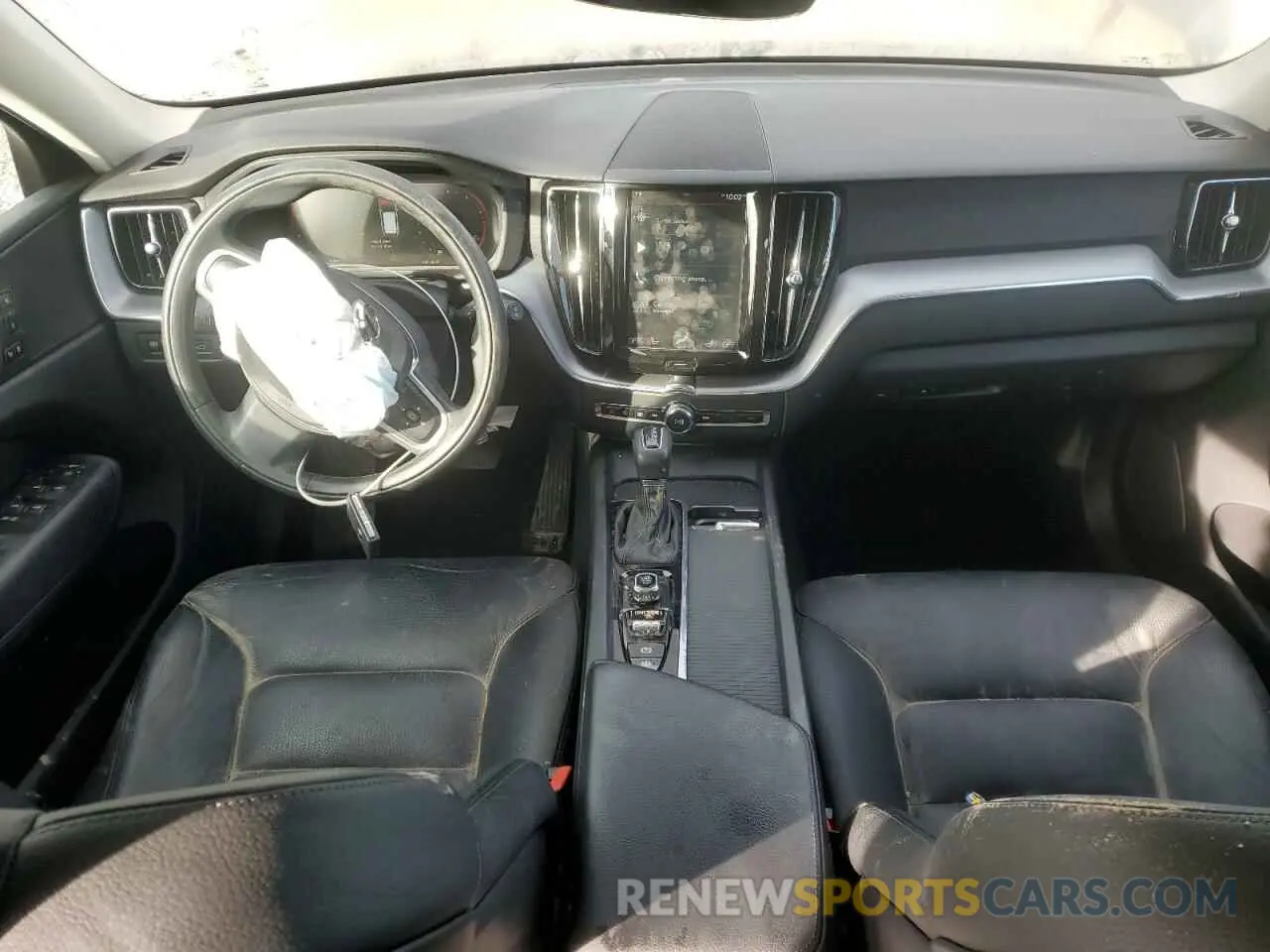 8 fotografías del automóvil dañado YV4102RK7L1459073 VOLVO XC60 2020