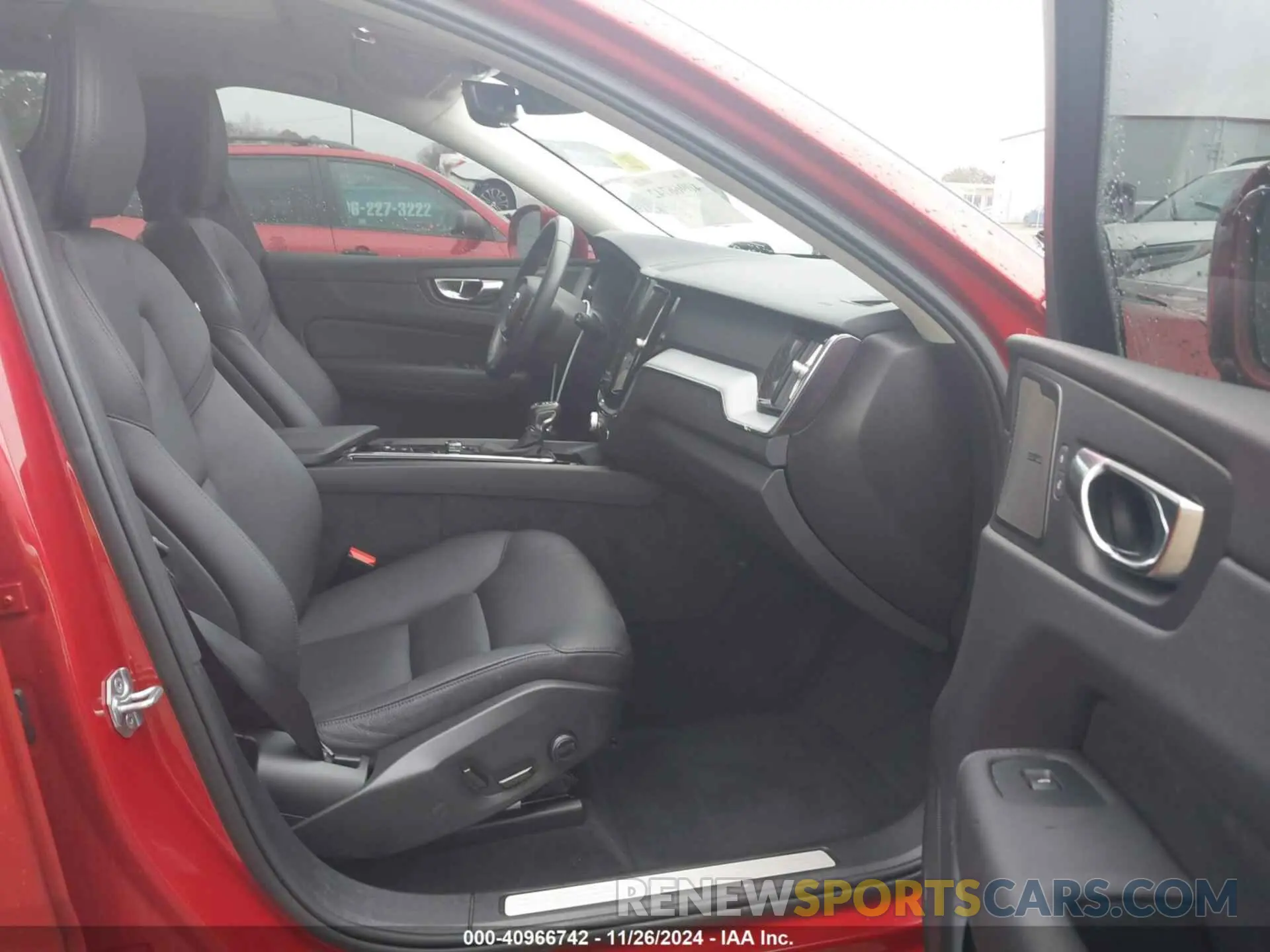 5 fotografías del automóvil dañado YV4102RK7L1602099 VOLVO XC60 2020