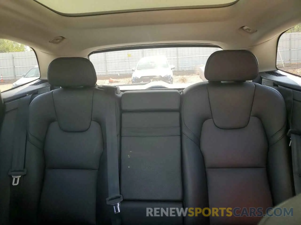 10 fotografías del automóvil dañado YV4102RK8L1503078 VOLVO XC60 2020