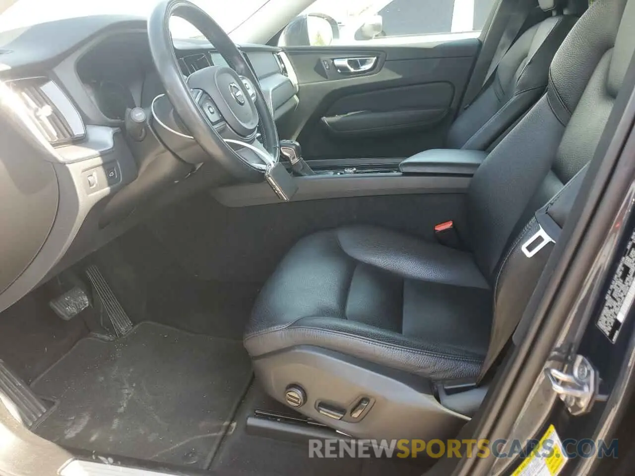7 fotografías del automóvil dañado YV4102RK8L1503078 VOLVO XC60 2020