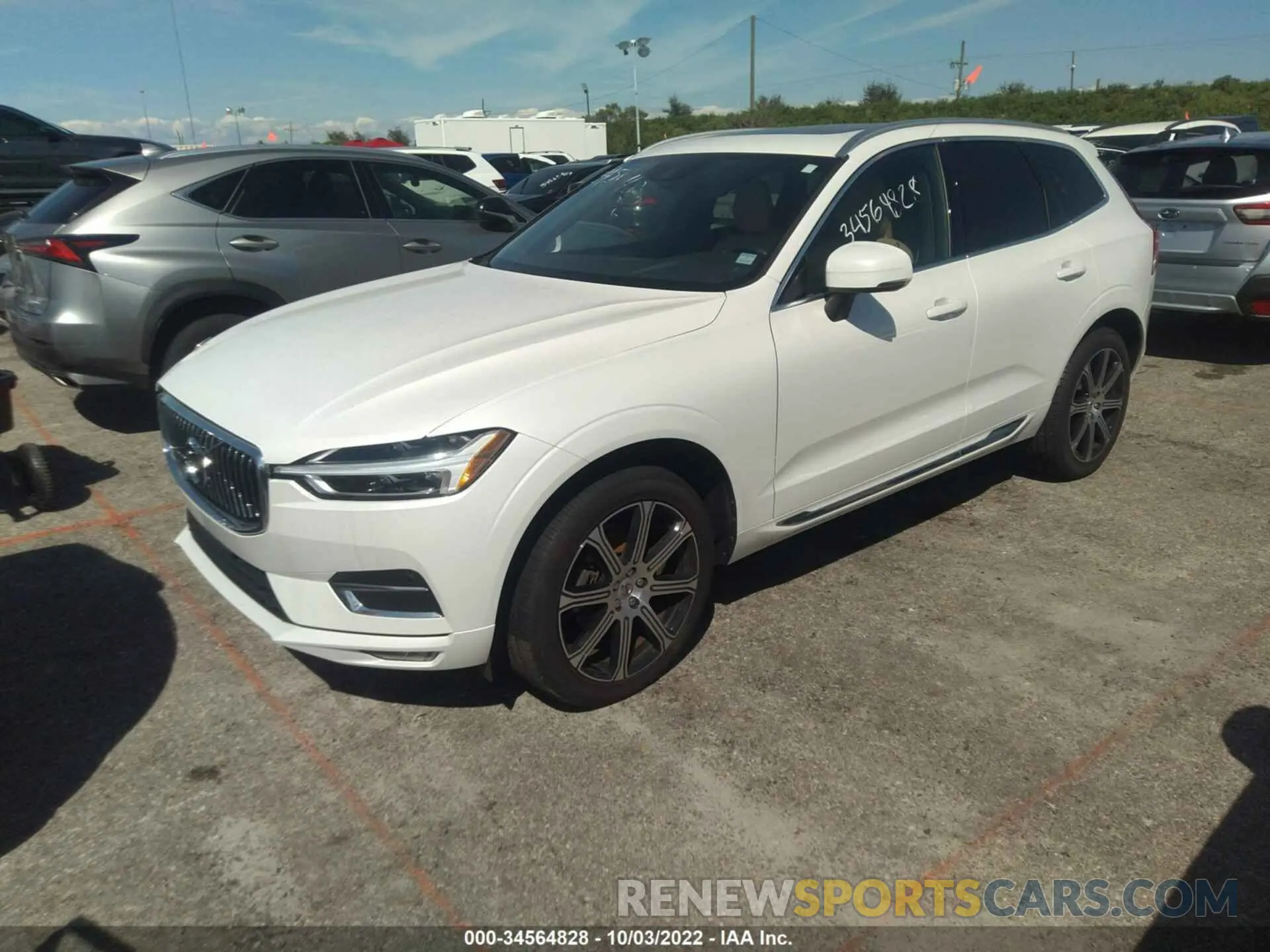 2 fotografías del automóvil dañado YV4102RL0L1609257 VOLVO XC60 2020