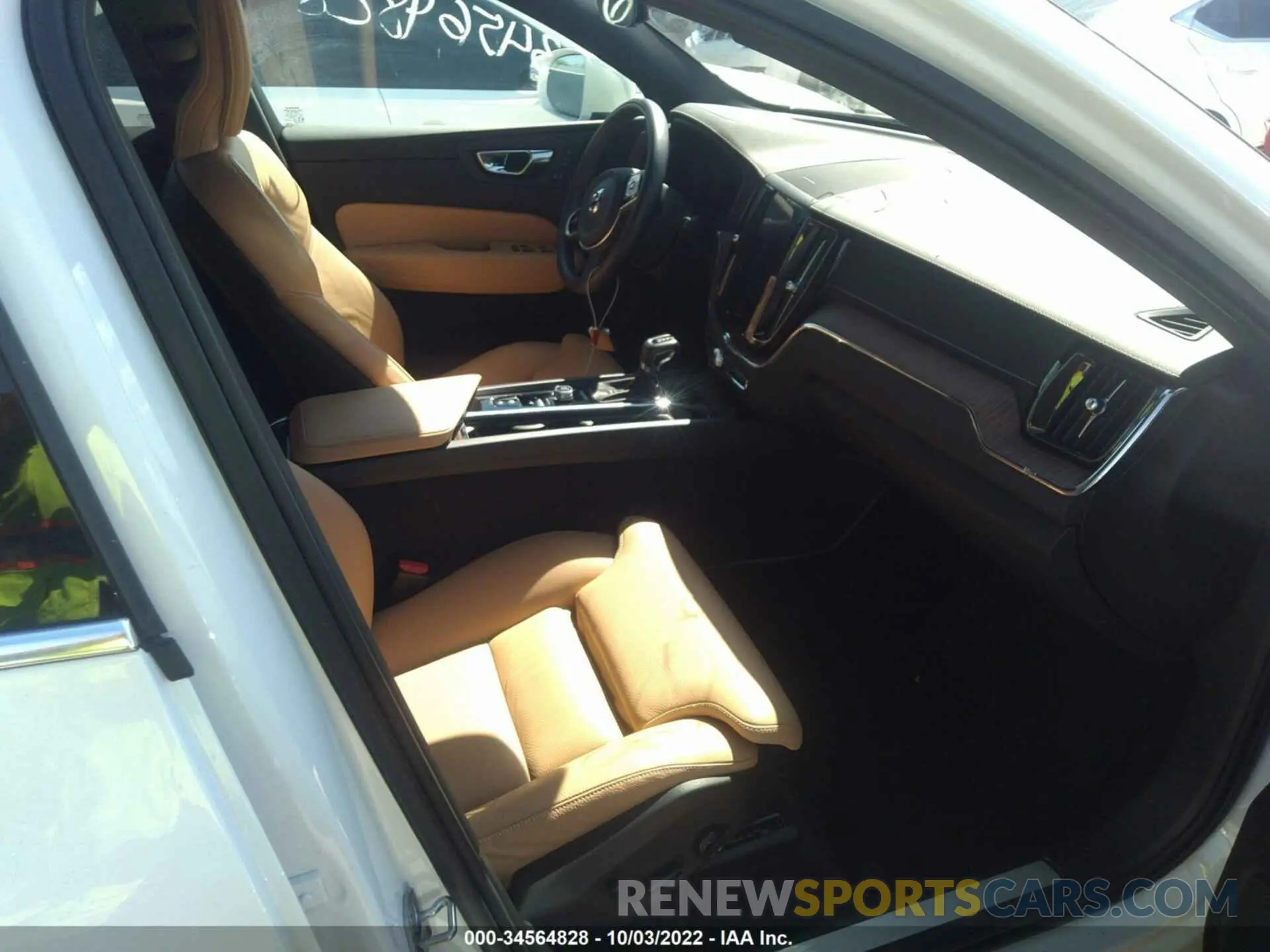 5 fotografías del automóvil dañado YV4102RL0L1609257 VOLVO XC60 2020