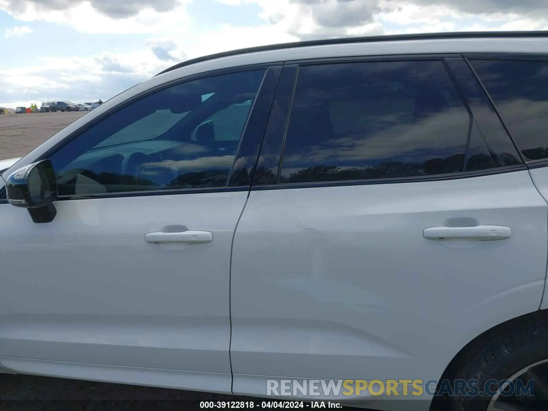 14 fotografías del automóvil dañado YV4102RM0L1589195 VOLVO XC60 2020