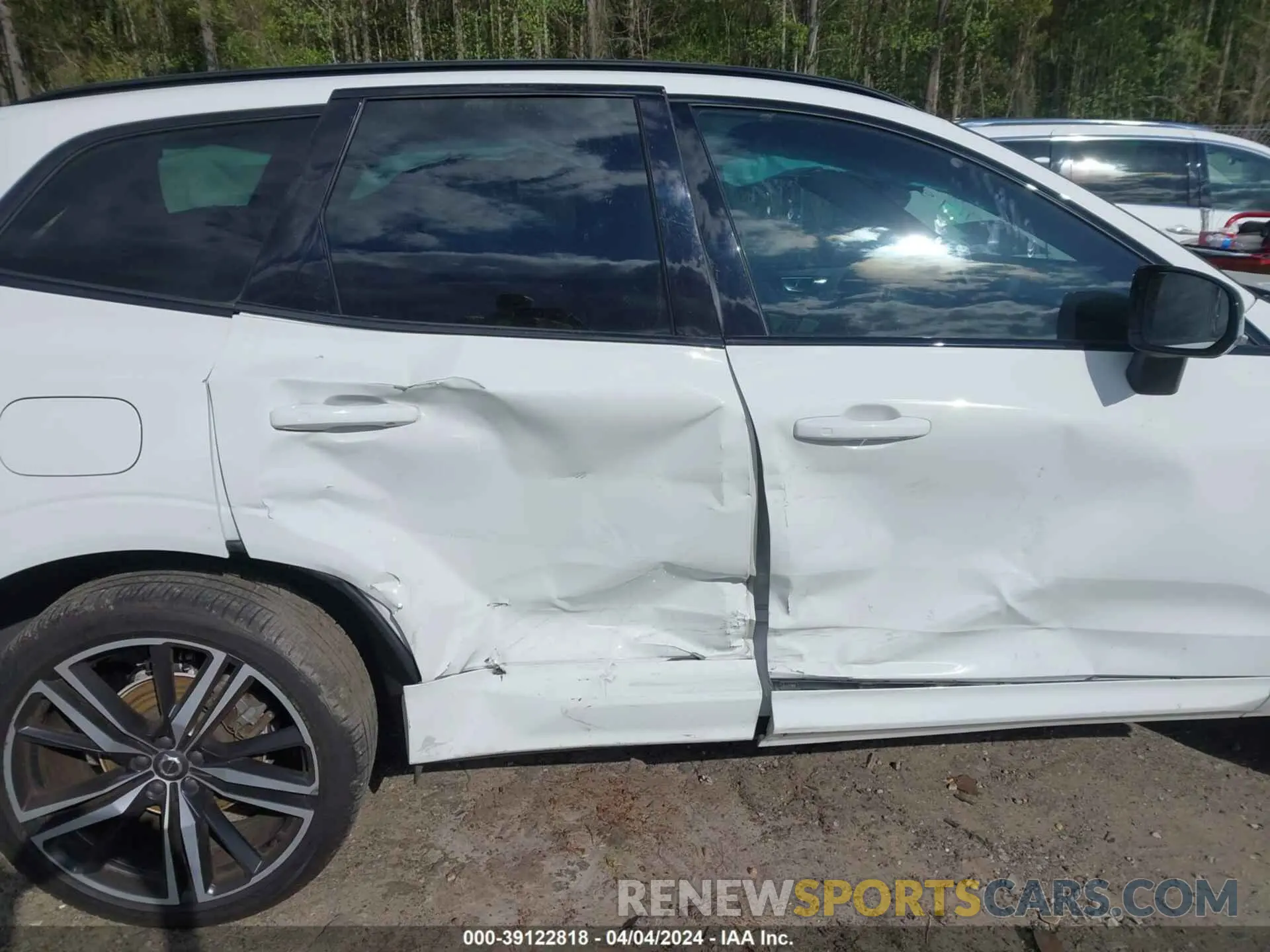 17 fotografías del automóvil dañado YV4102RM0L1589195 VOLVO XC60 2020