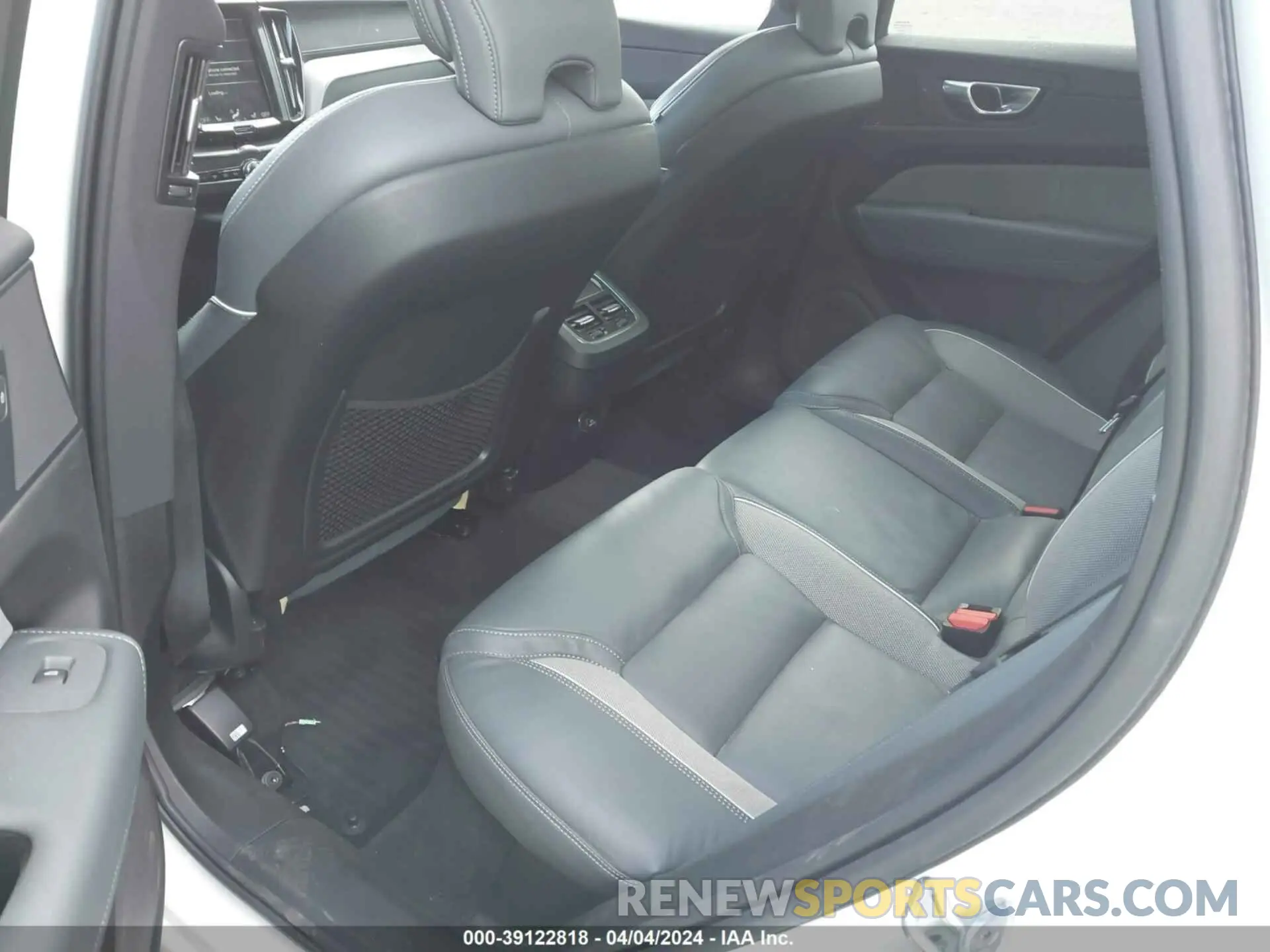 8 fotografías del automóvil dañado YV4102RM0L1589195 VOLVO XC60 2020