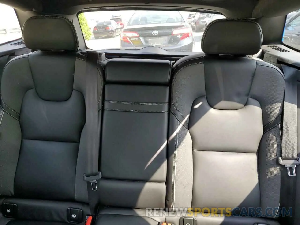10 fotografías del automóvil dañado YV4102RM2L1525871 VOLVO XC60 2020
