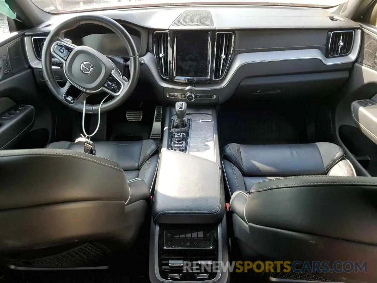 8 fotografías del automóvil dañado YV4102RM2L1525871 VOLVO XC60 2020