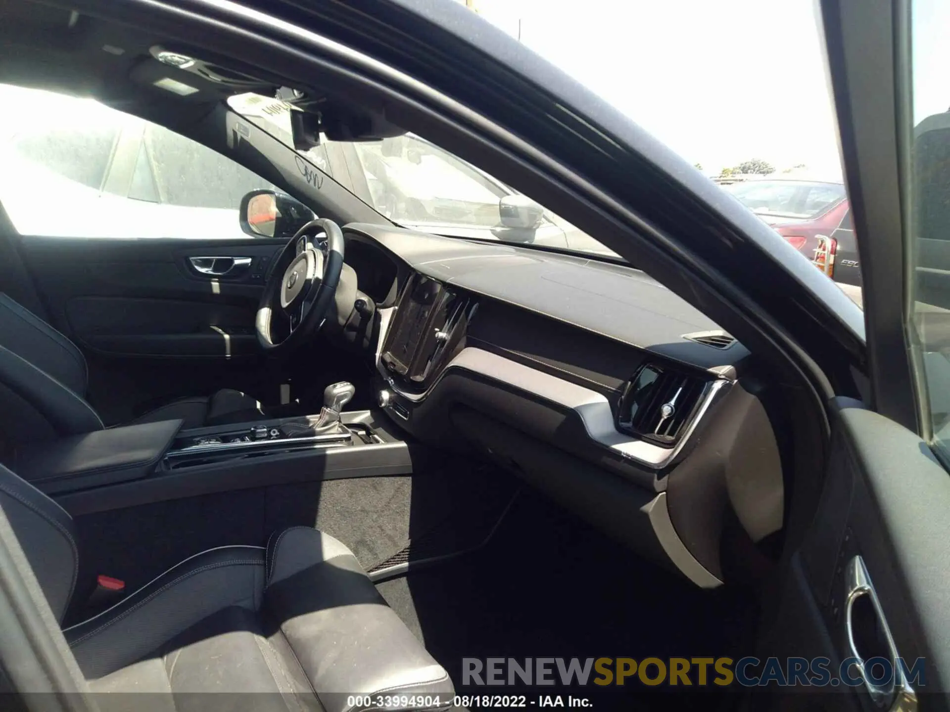 5 fotografías del automóvil dañado YV4102RM7L1508936 VOLVO XC60 2020