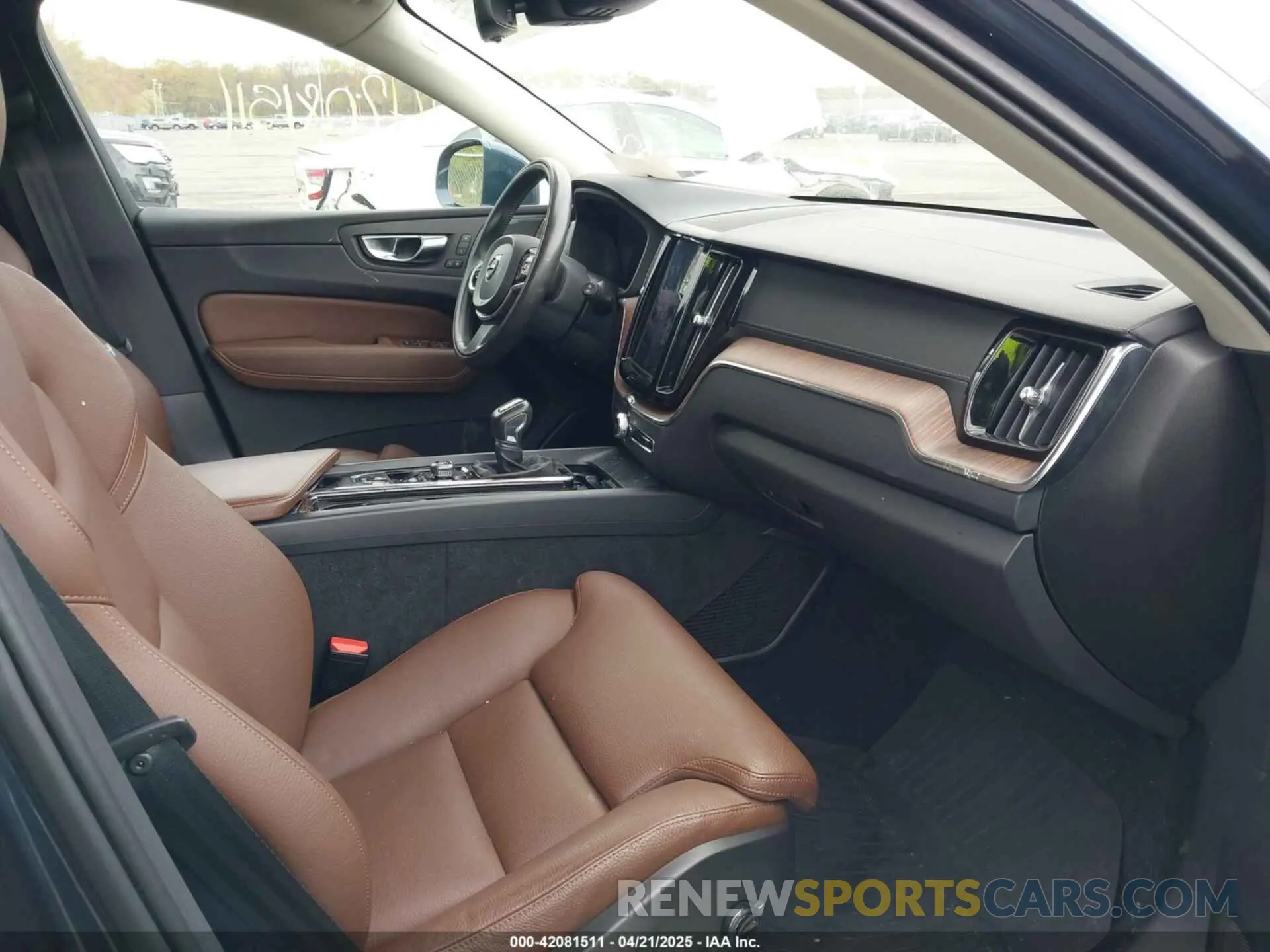 5 fotografías del automóvil dañado YV4A22RLXL1587598 VOLVO XC60 2020