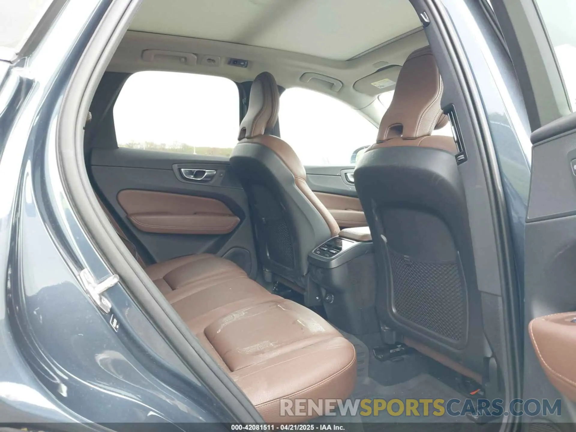 8 fotografías del automóvil dañado YV4A22RLXL1587598 VOLVO XC60 2020