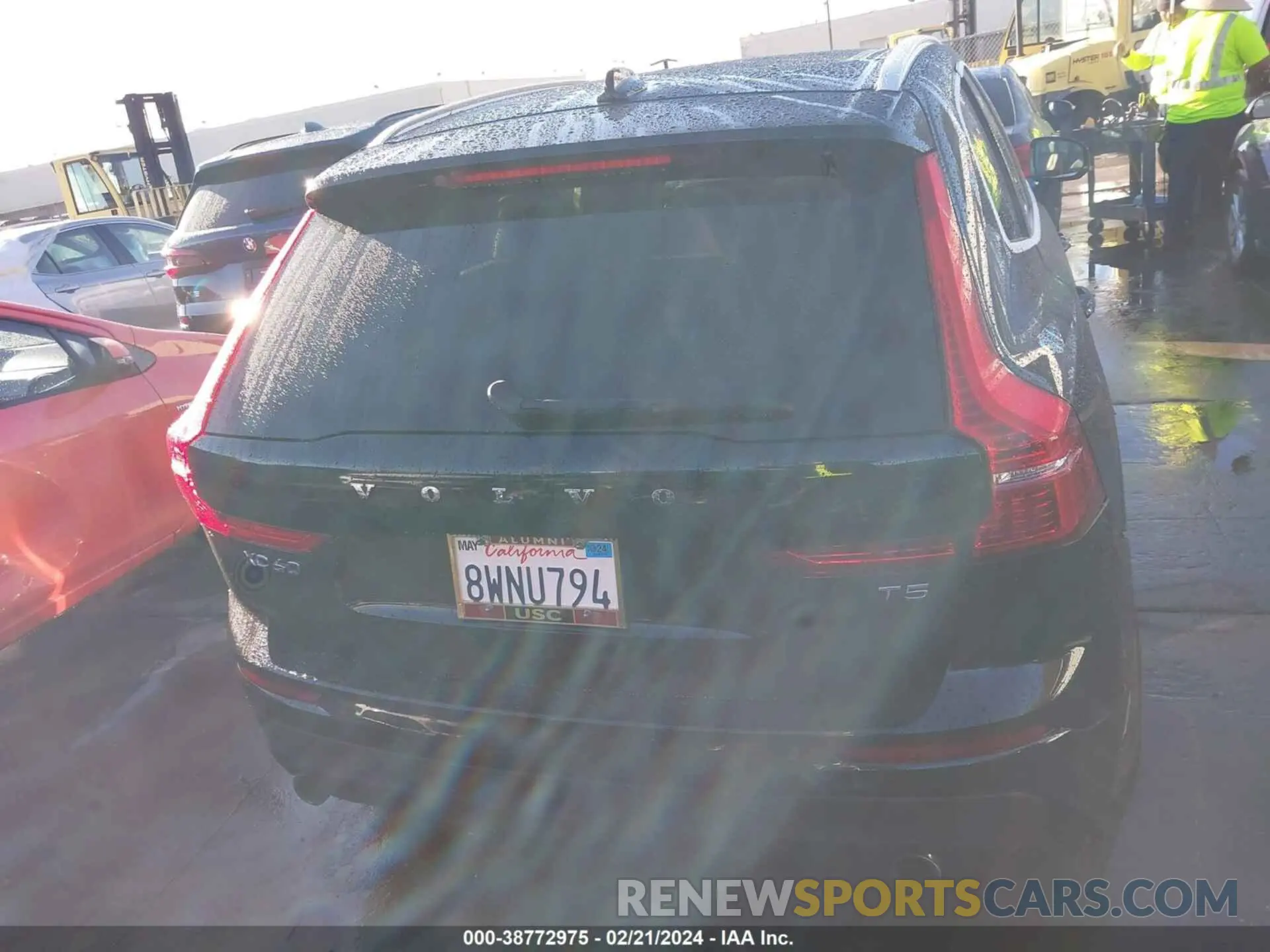 16 fotografías del automóvil dañado YV4102DK1M1797920 VOLVO XC60 2021