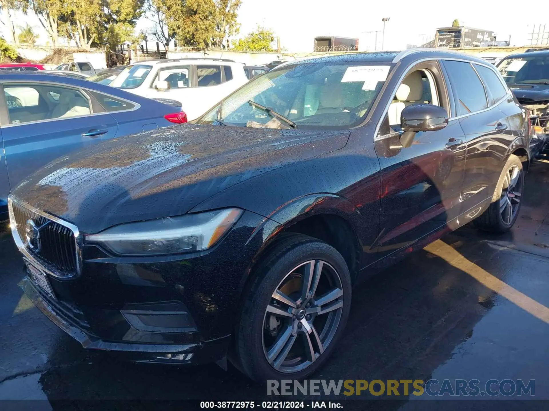 2 fotografías del automóvil dañado YV4102DK1M1797920 VOLVO XC60 2021
