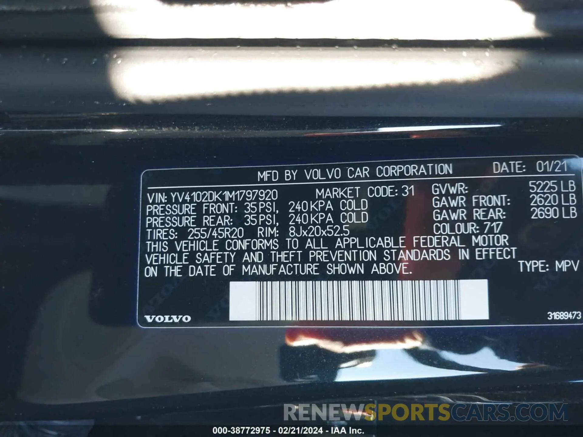 9 fotografías del automóvil dañado YV4102DK1M1797920 VOLVO XC60 2021