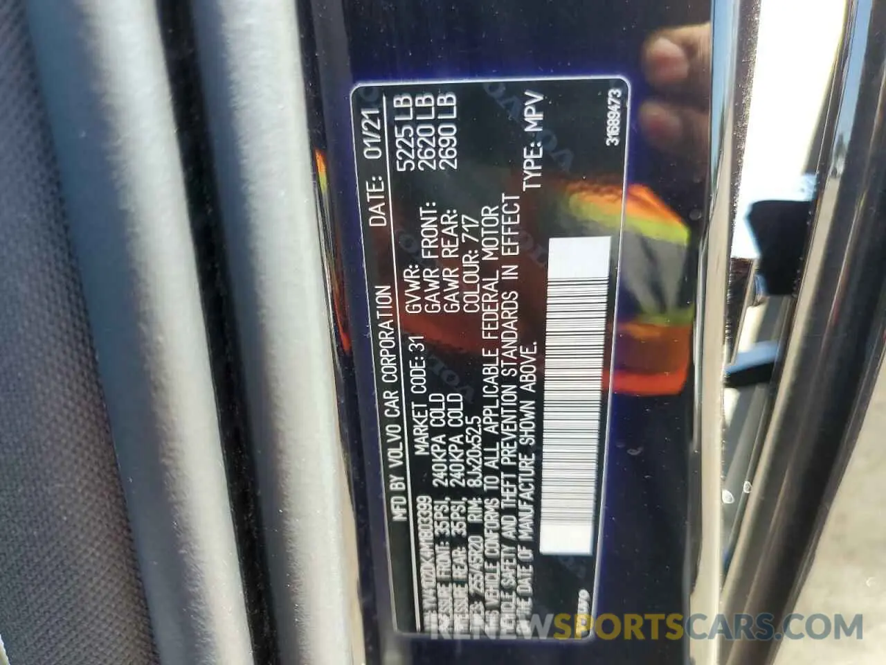 13 fotografías del automóvil dañado YV4102DK4M1803399 VOLVO XC60 2021