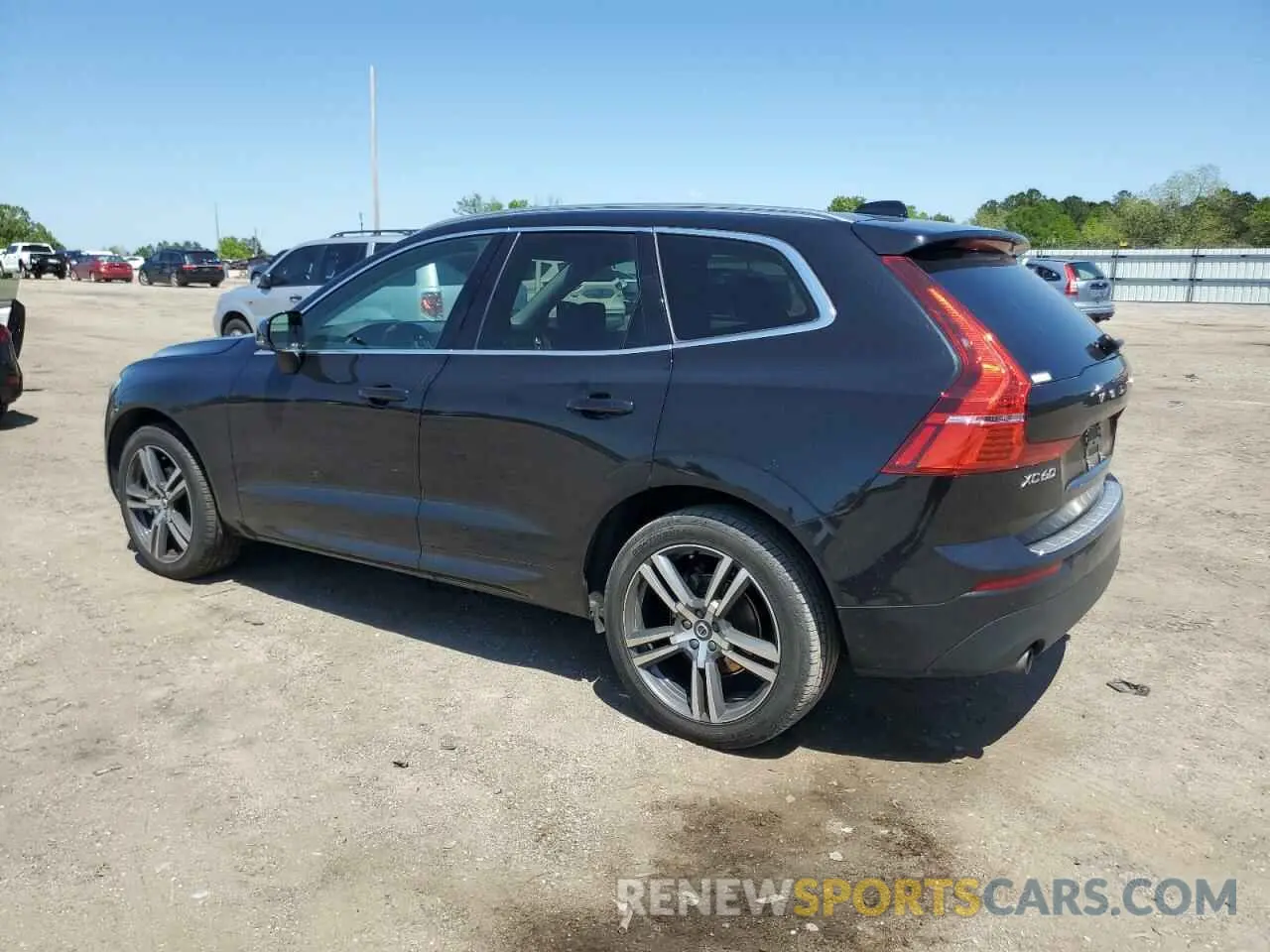 2 fotografías del automóvil dañado YV4102DK4M1803399 VOLVO XC60 2021