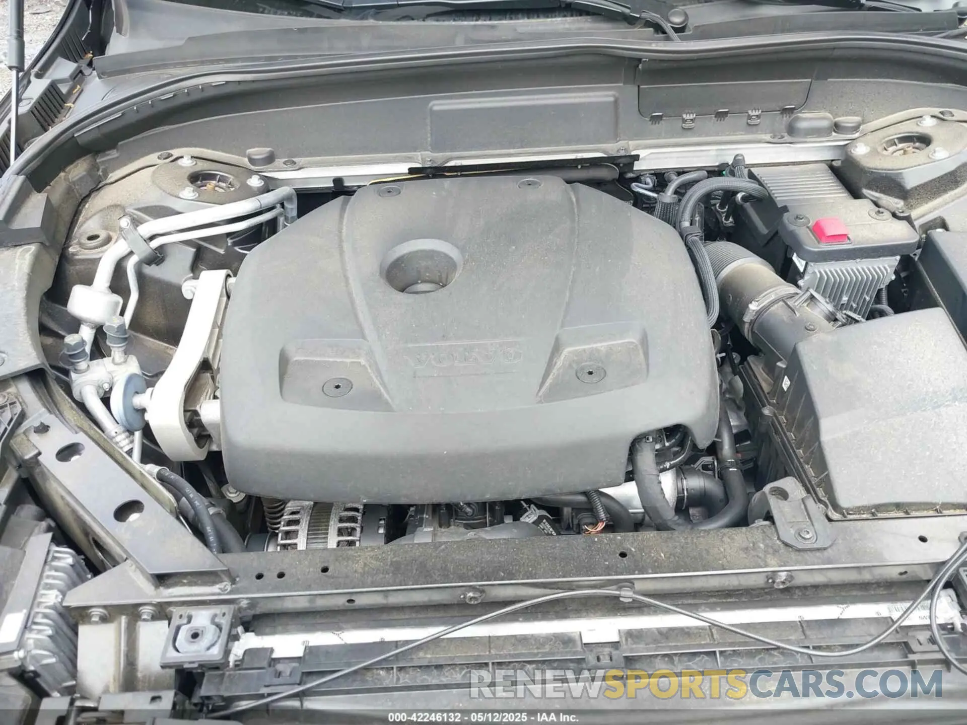 10 fotografías del automóvil dañado YV4102DK4M1818887 VOLVO XC60 2021